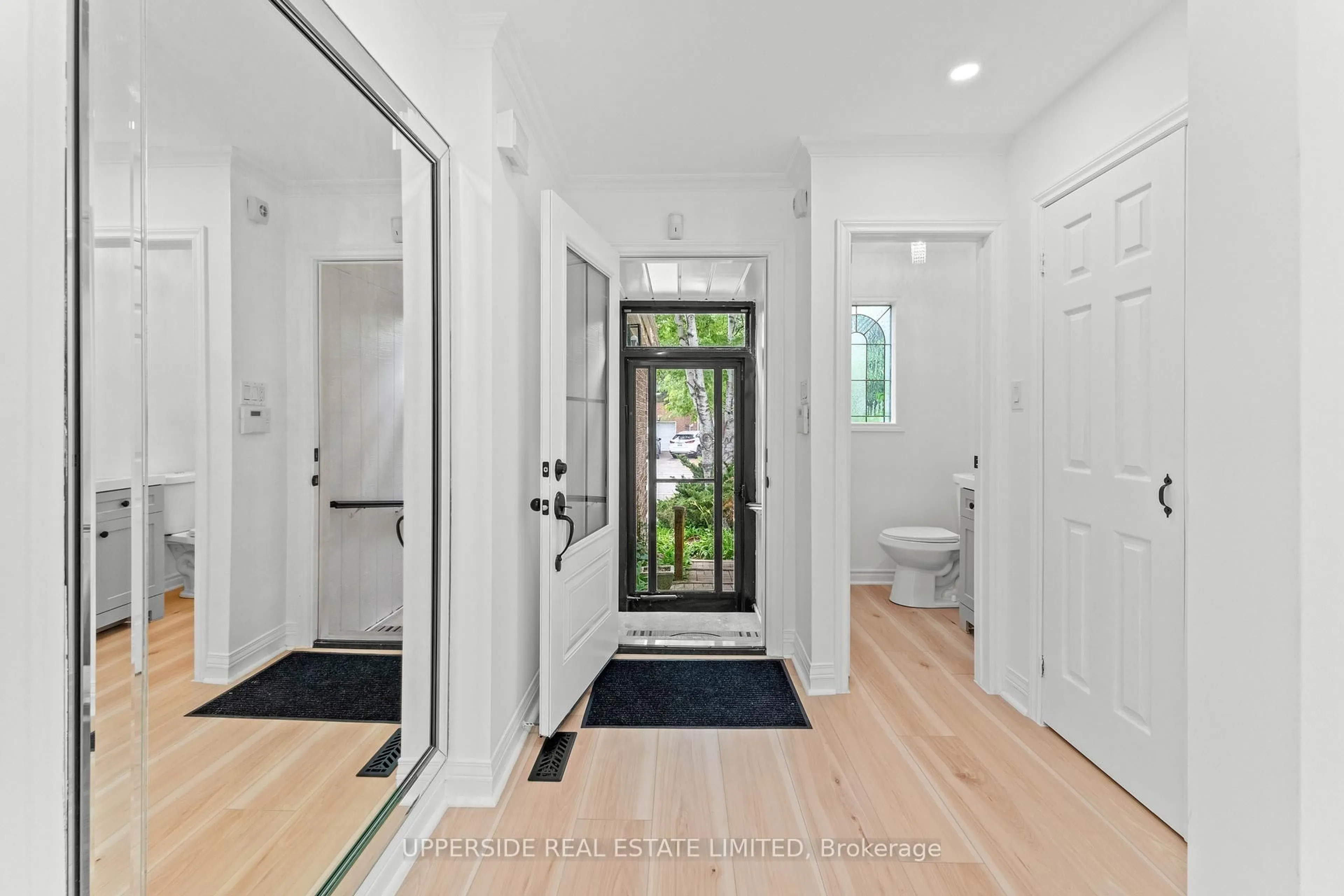 Indoor entryway for 55 Thornbury Circ, Vaughan Ontario L4J 5C3