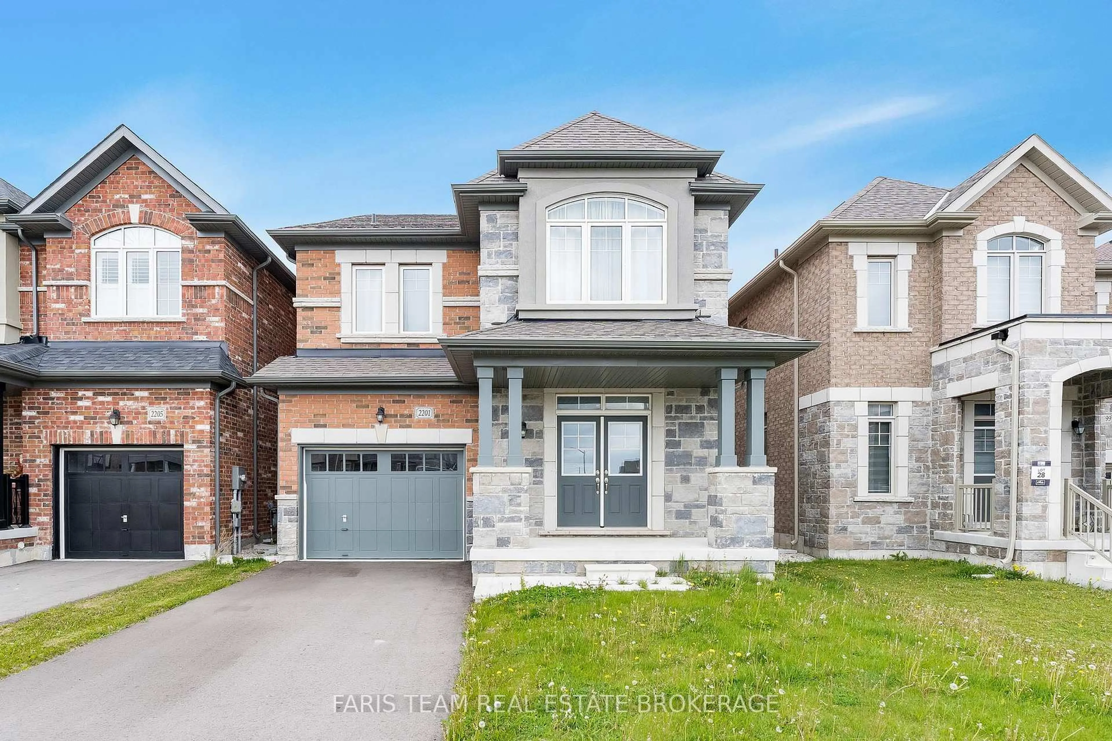 Home with brick exterior material, street for 2201 Lozenby St, Innisfil Ontario L9S 0M9