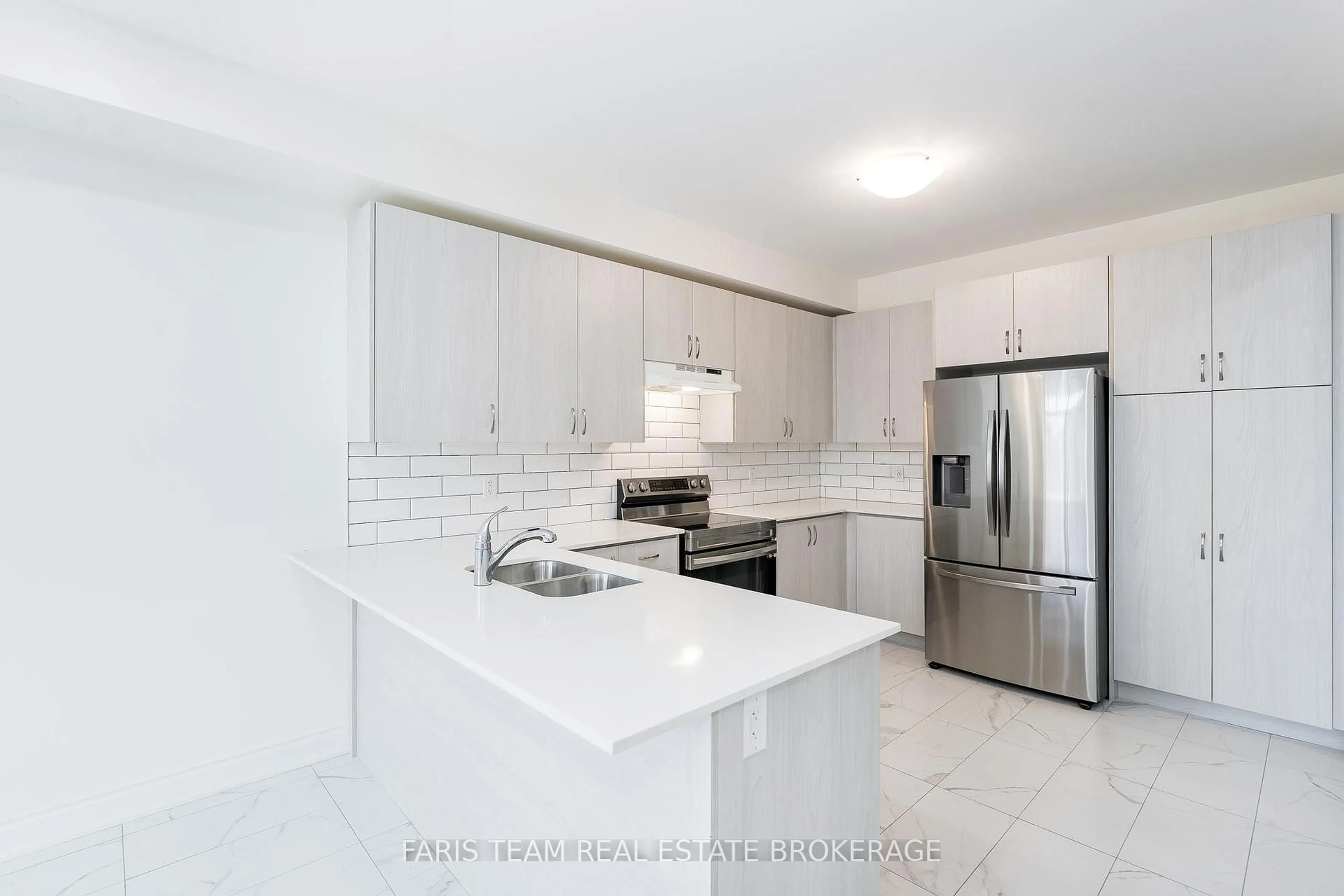 Standard kitchen, ceramic/tile floor for 2201 Lozenby St, Innisfil Ontario L9S 0M9