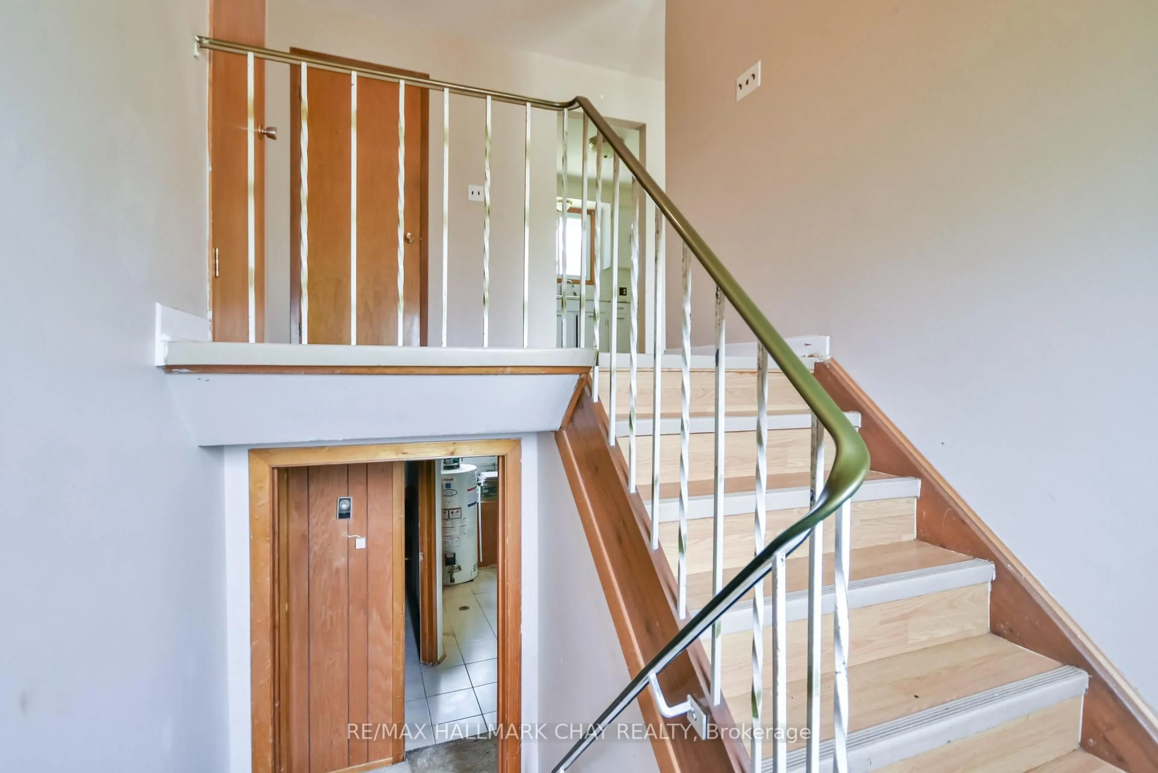 Stairs for 201 Mcgeorge Ave, Essa Ontario L0M 1B0