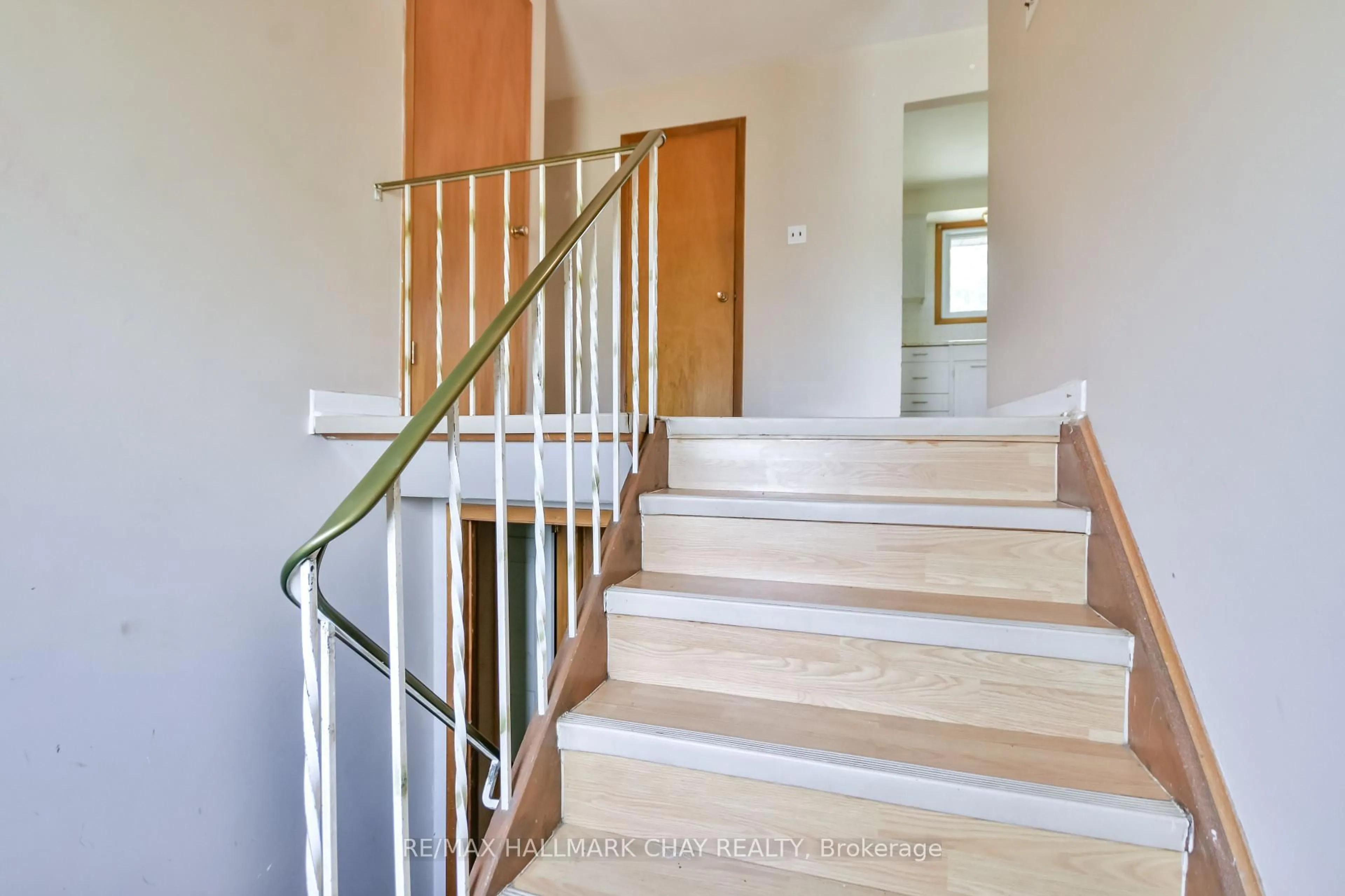Stairs for 201 Mcgeorge Ave, Essa Ontario L0M 1B0