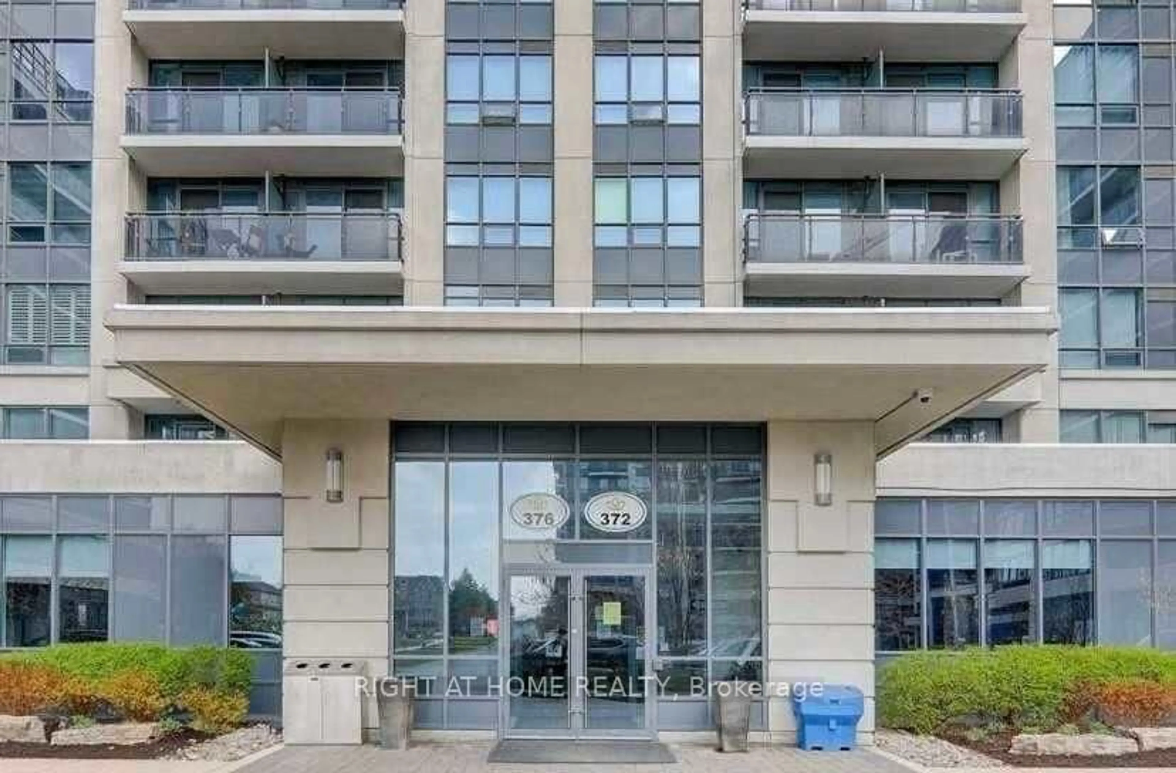 Indoor foyer for 376 Highway 7 #1007, Richmond Hill Ontario L4B 0C7