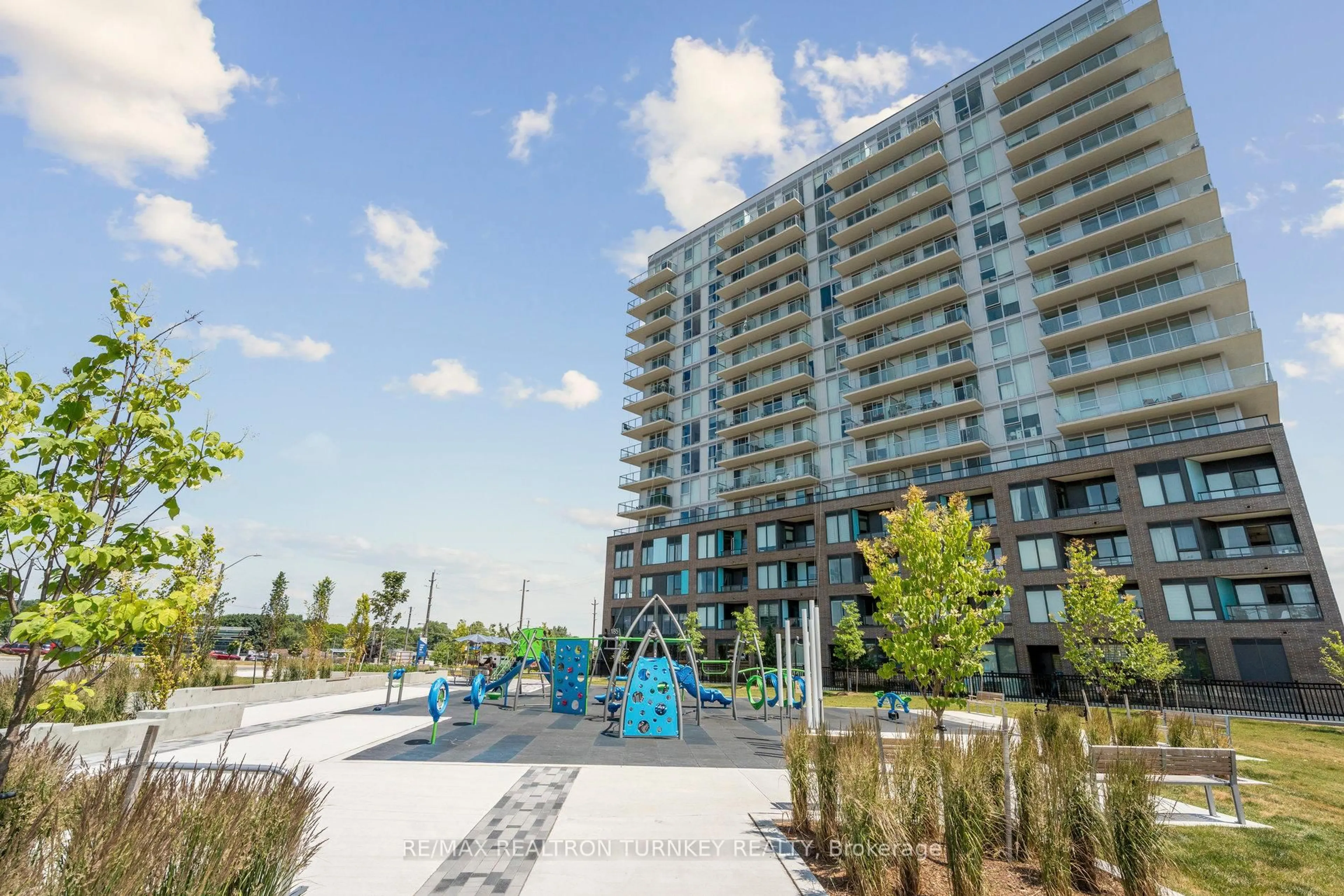 Patio, water/lake/river/ocean view for 185 Deerfield Rd #106, Newmarket Ontario L3Y 0G7