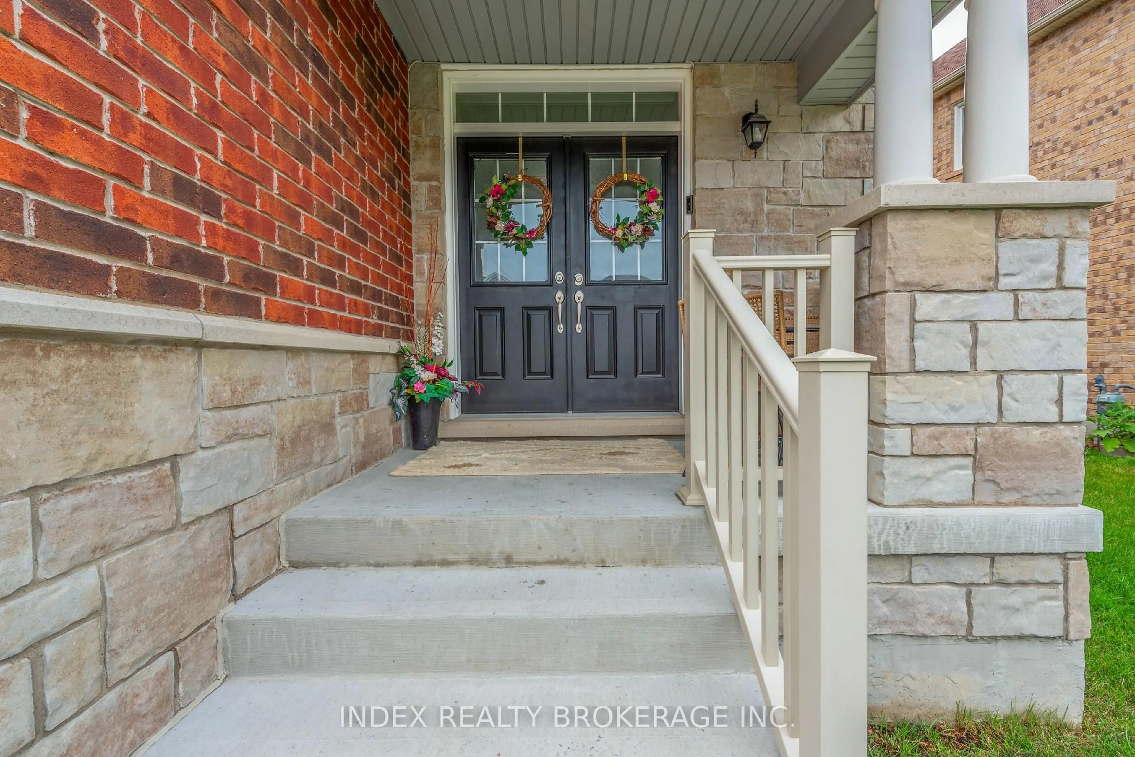 Indoor entryway for 14 Empire Dr, Bradford West Gwillimbury Ontario L3Z 4J1