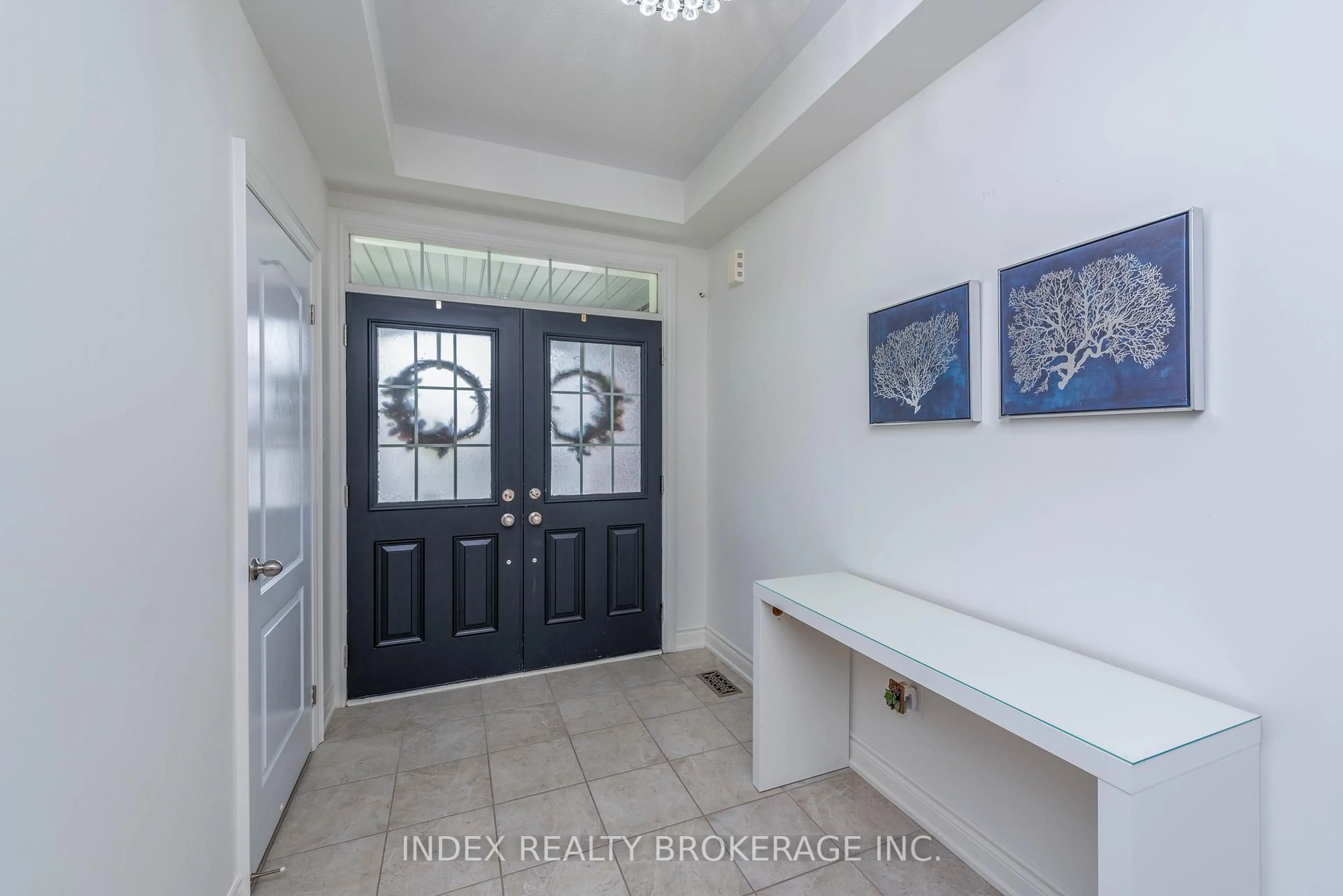 Indoor entryway for 14 Empire Dr, Bradford West Gwillimbury Ontario L3Z 4J1