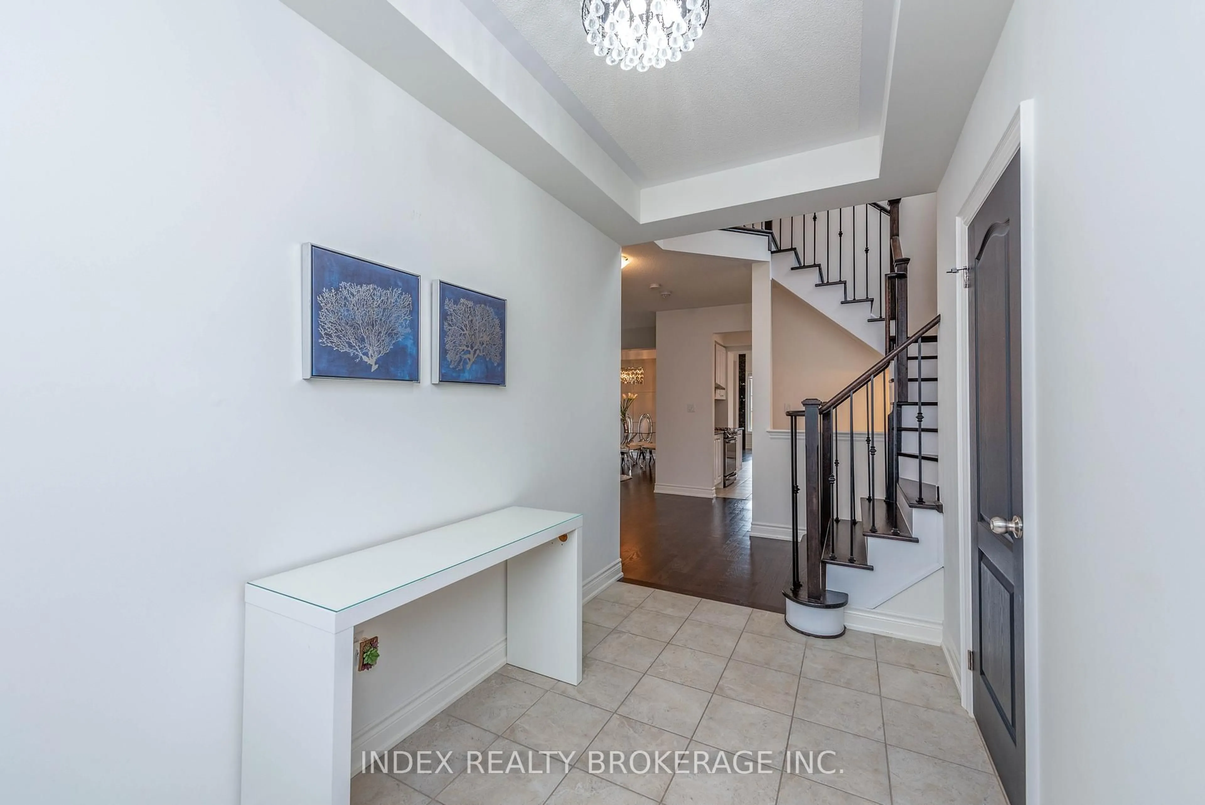Indoor entryway for 14 Empire Dr, Bradford West Gwillimbury Ontario L3Z 4J1