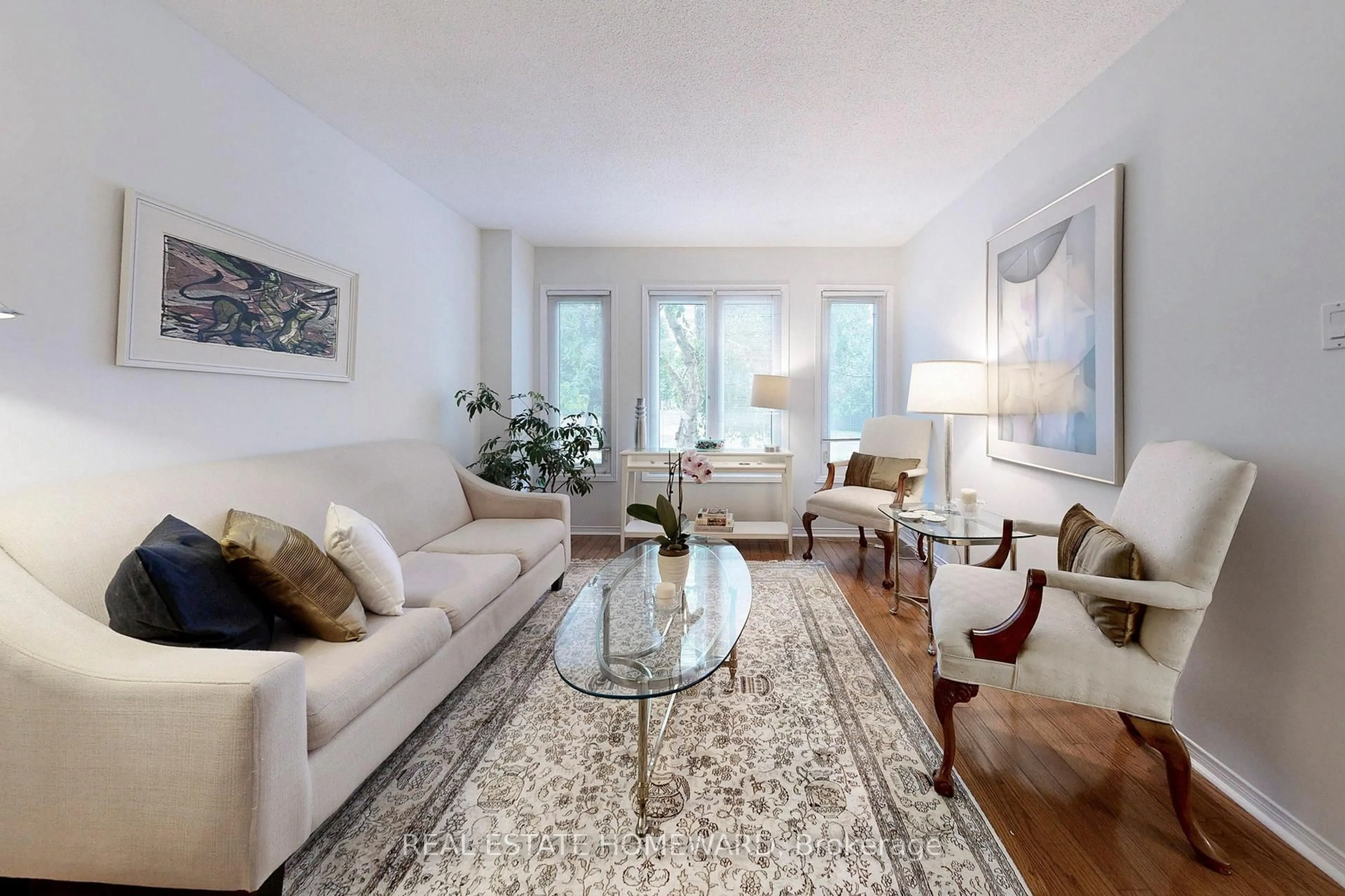 Living room with furniture, unknown for 20 Anvil Crt, Richmond Hill Ontario L4C 9G7