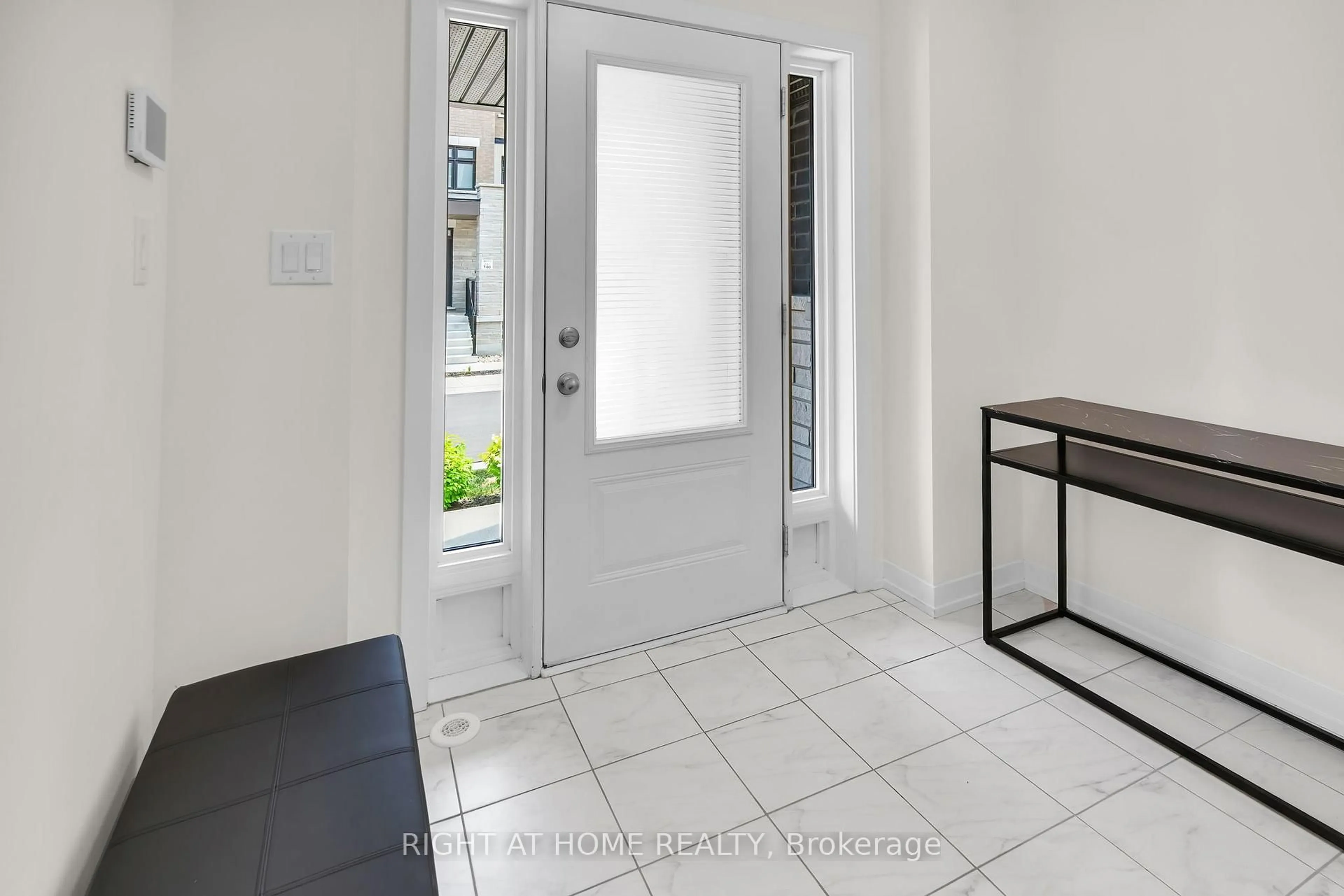 Indoor entryway for 84 Riley Reed Lane, Richmond Hill Ontario L4S 0M3