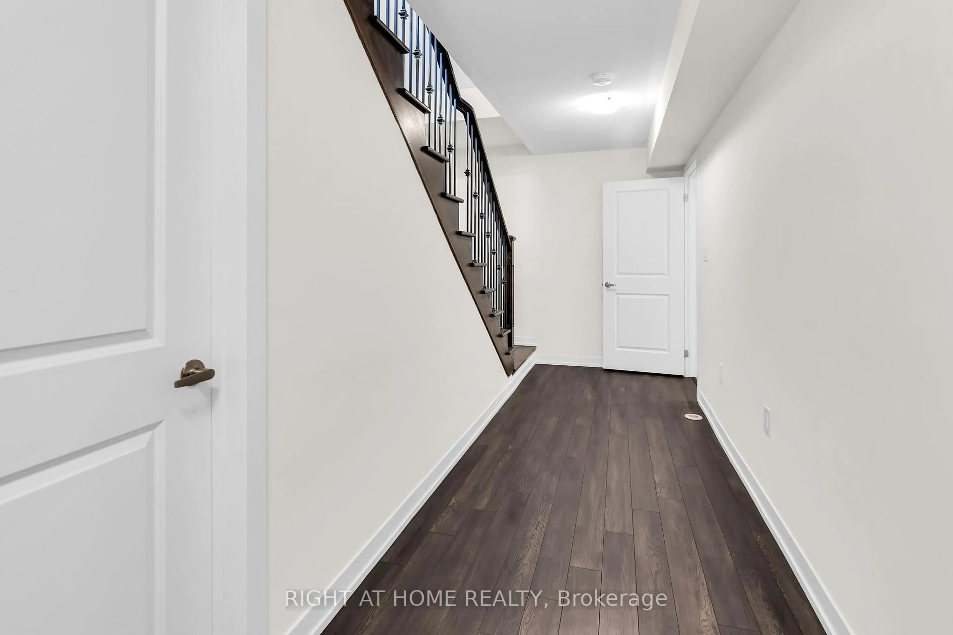 Indoor entryway for 84 Riley Reed Lane, Richmond Hill Ontario L4S 0M3