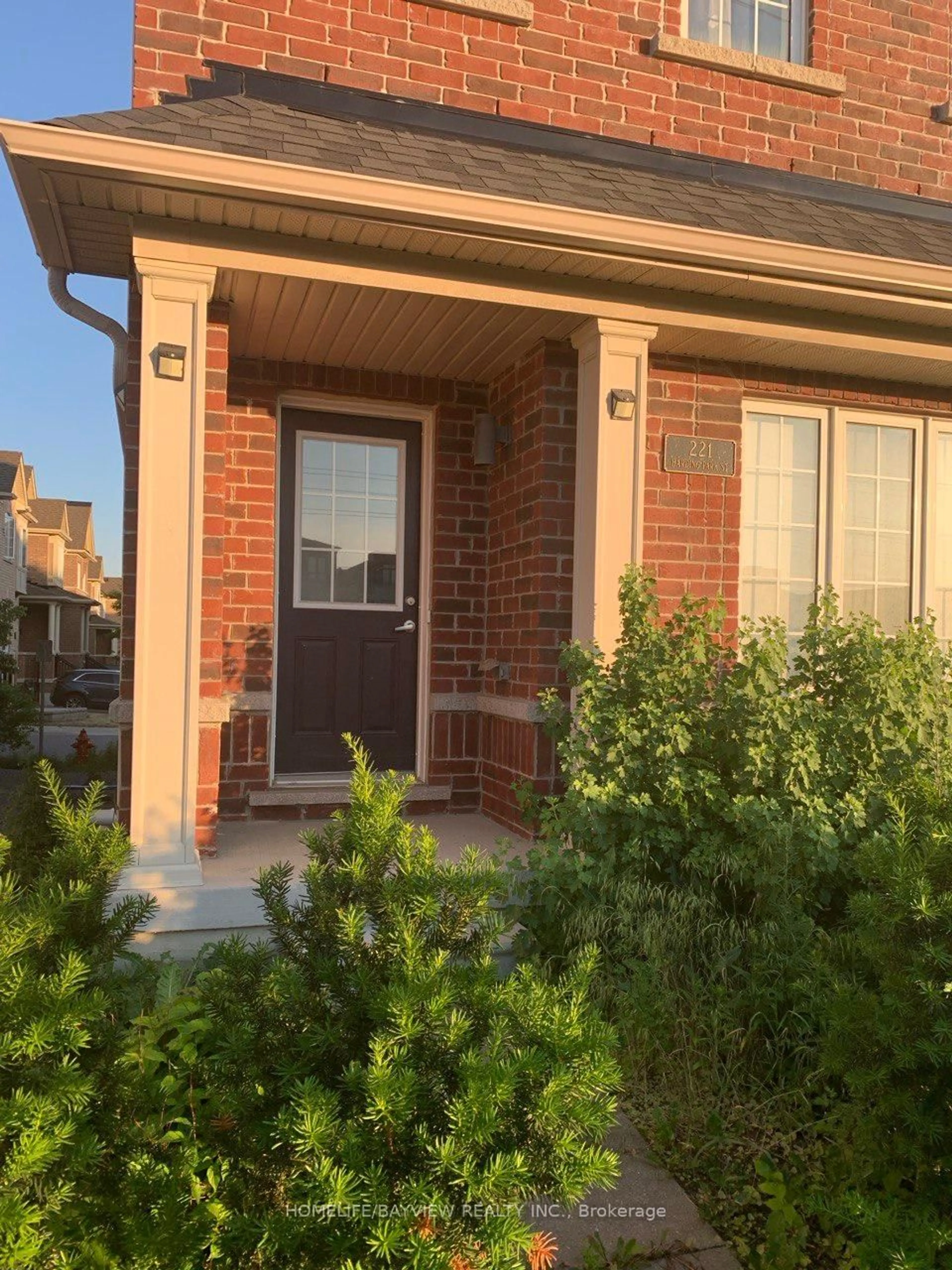 Home with brick exterior material, street for 221 Harding Park St, Newmarket Ontario L3Y 0E3