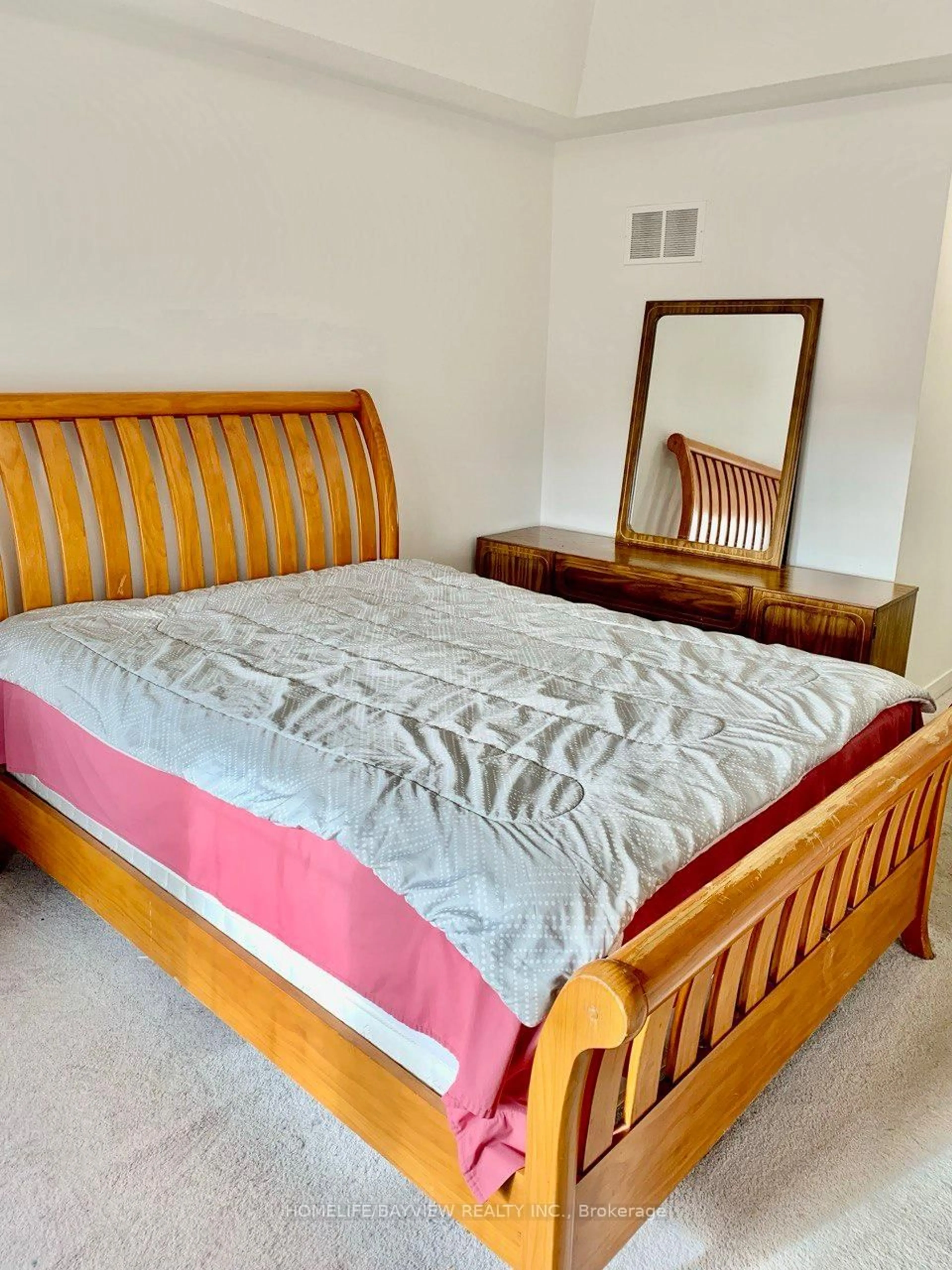 Bedroom with bed, unknown for 221 Harding Park St, Newmarket Ontario L3Y 0E3
