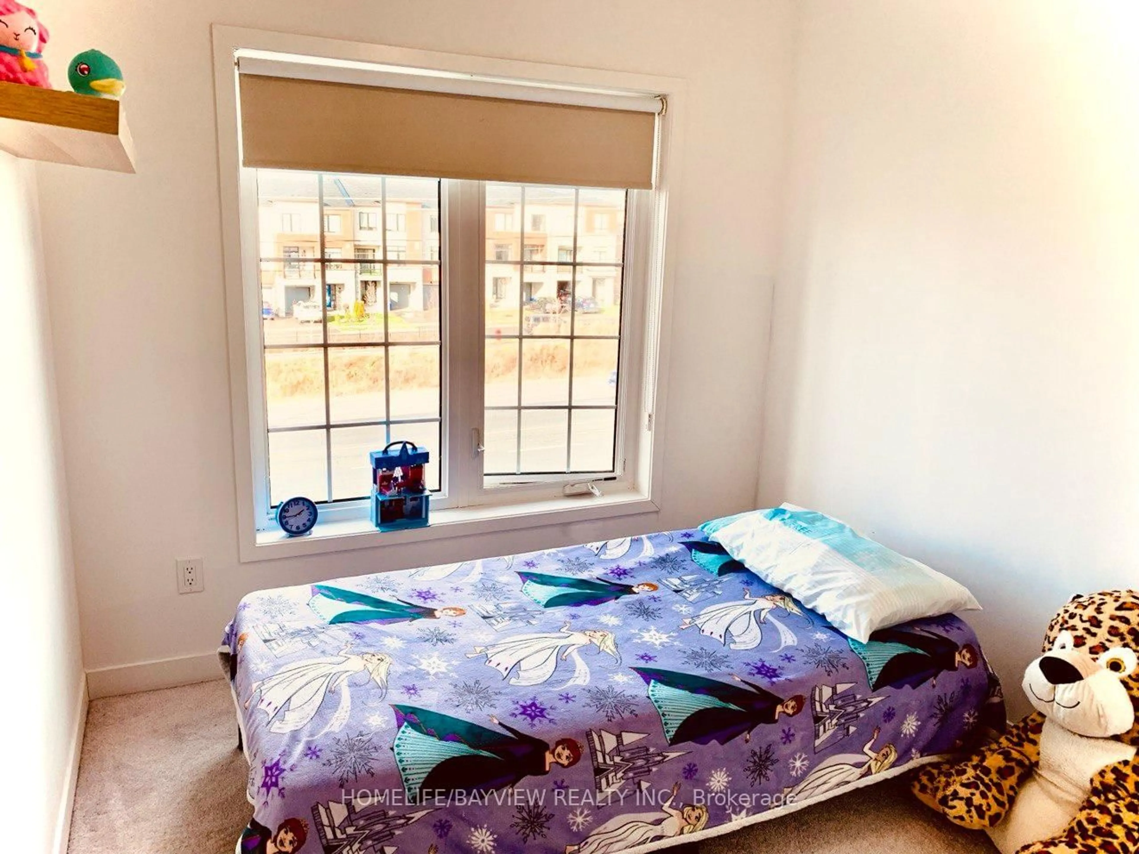 A pic of a room for 221 Harding Park St, Newmarket Ontario L3Y 0E3