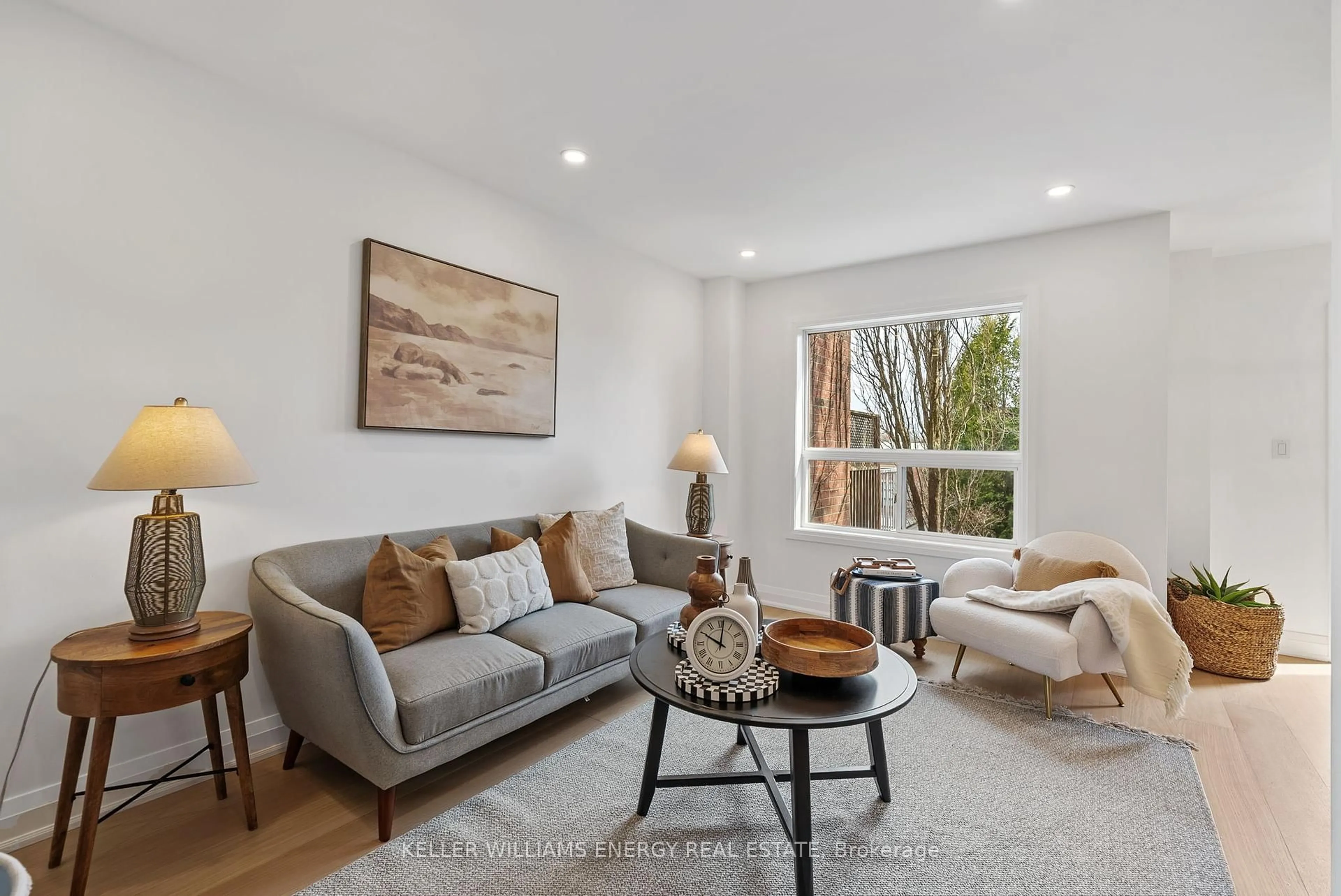 Living room with furniture, unknown for 17 Cape Breton Crt, Richmond Hill Ontario L4E 3W4