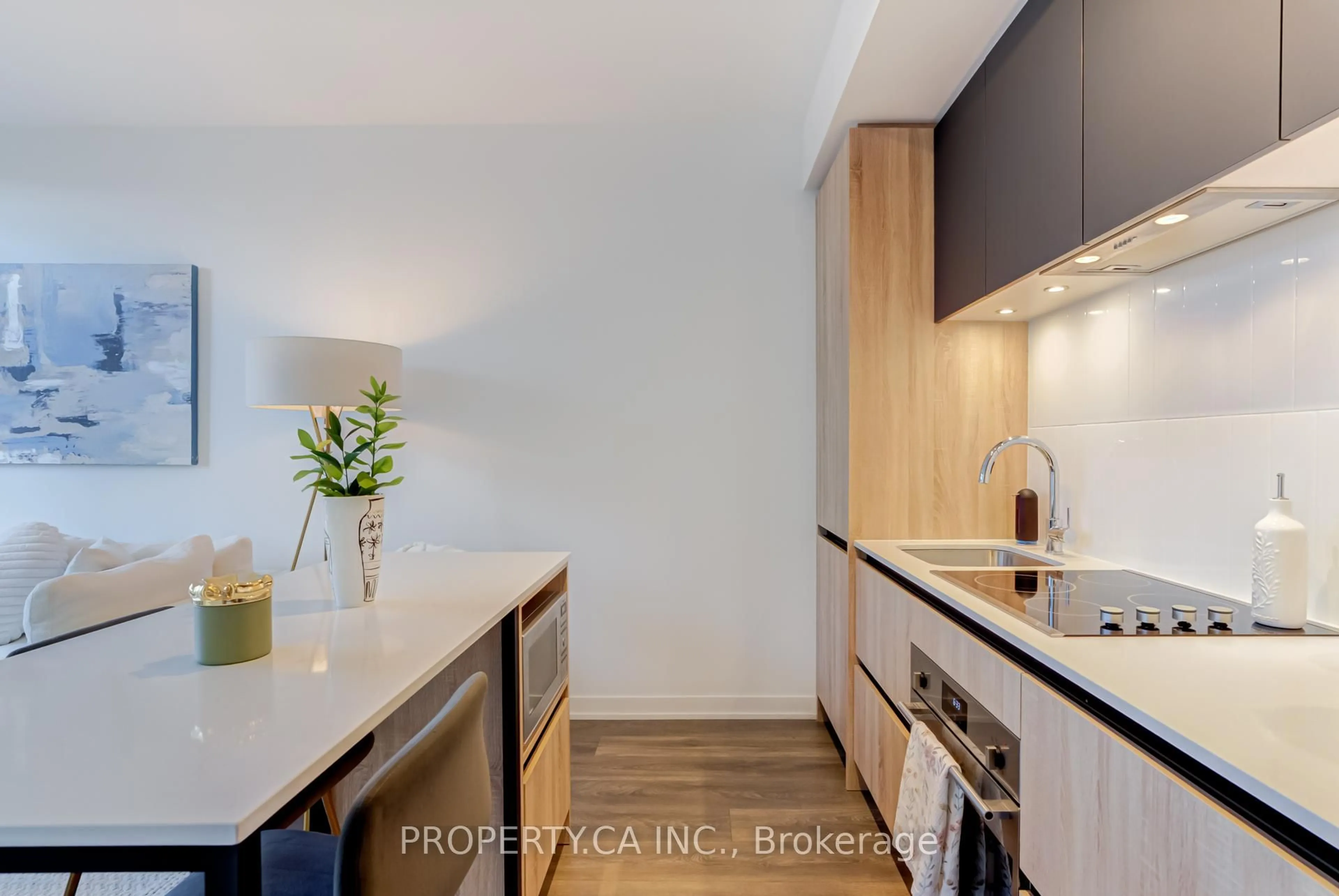 Standard kitchen, wood/laminate floor for 7950 Bathurst St #624, Vaughan Ontario L4J 0L4