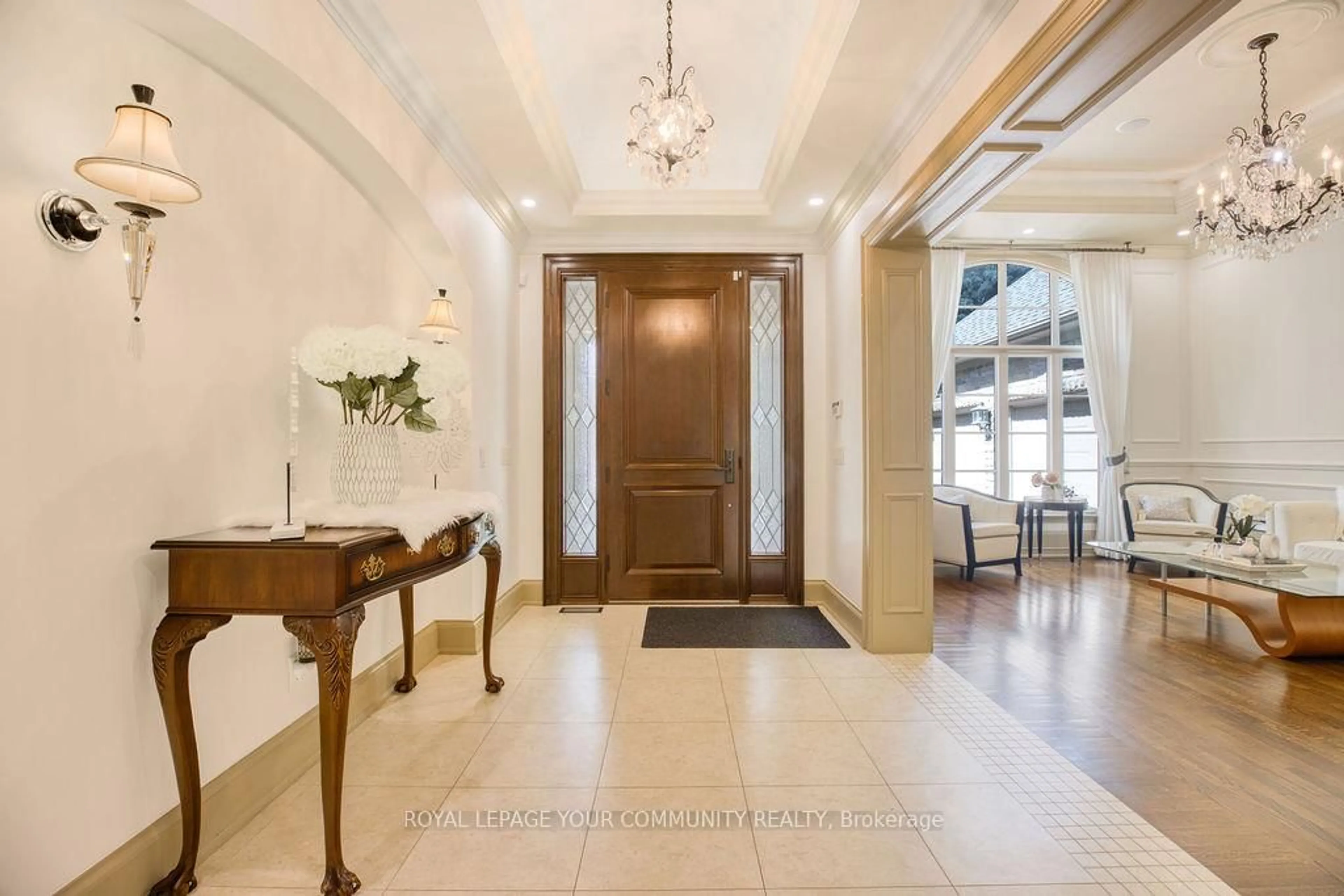 Indoor foyer for 103 Duncan Rd, Richmond Hill Ontario L4C 6J4