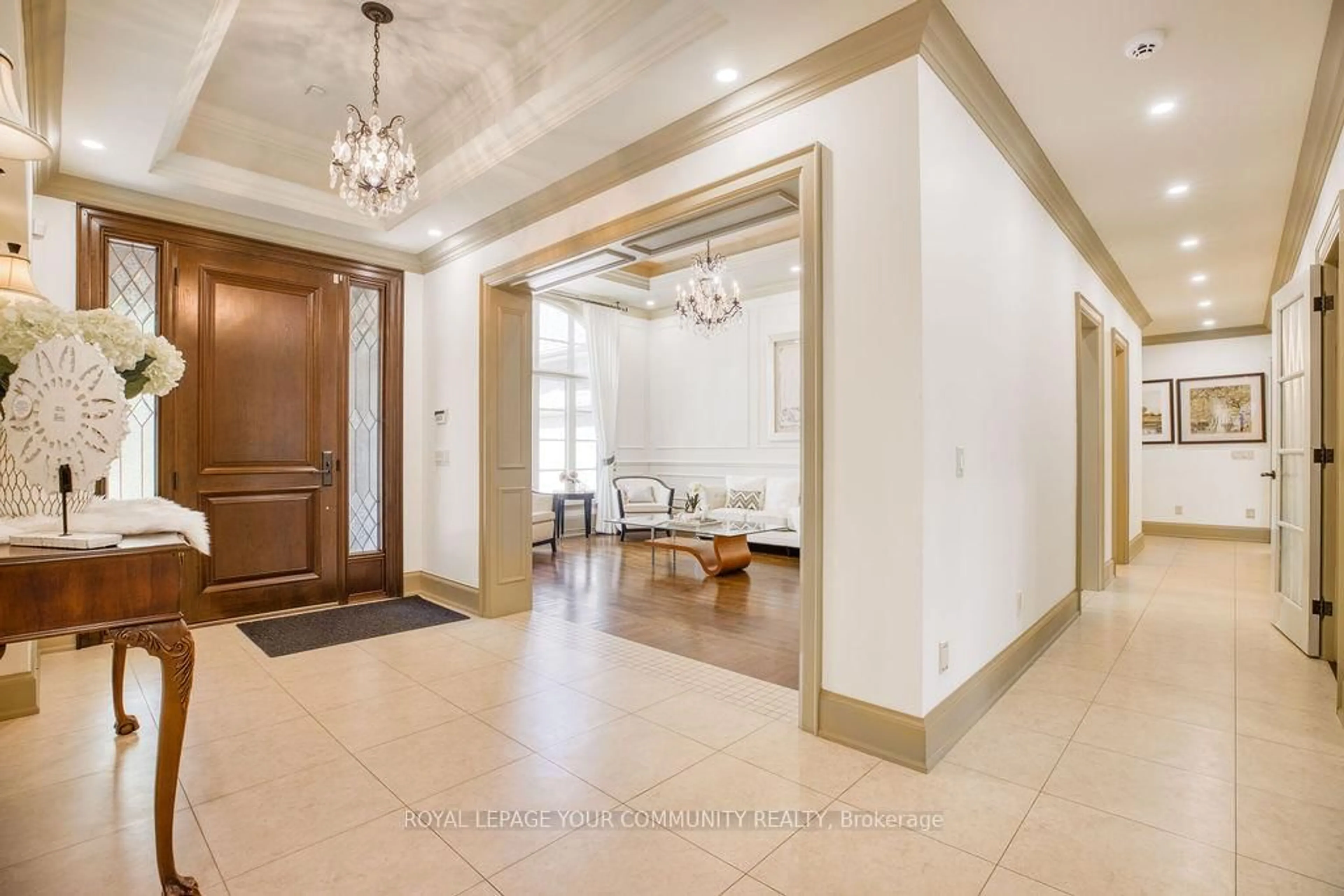 Indoor foyer for 103 Duncan Rd, Richmond Hill Ontario L4C 6J4
