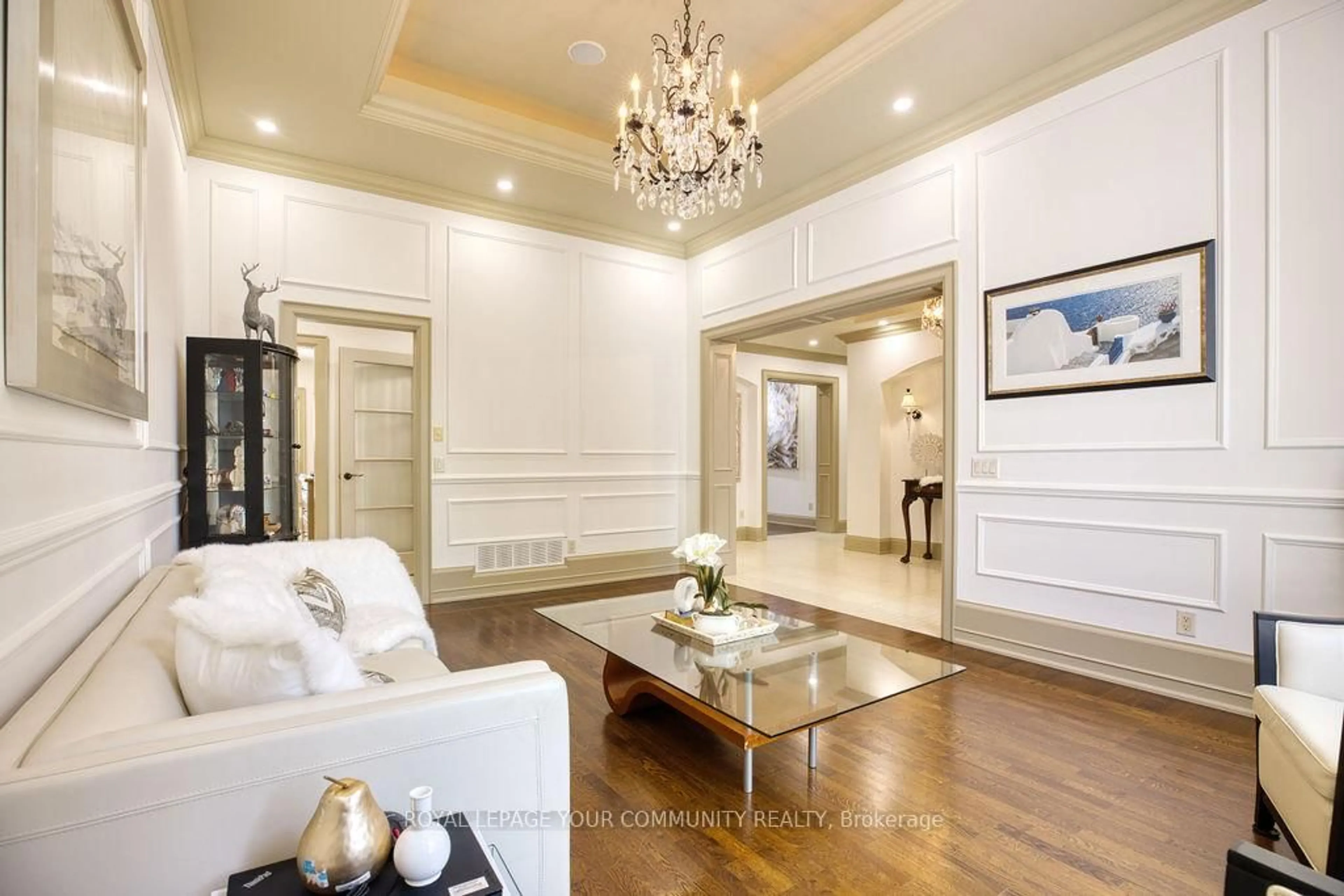 Indoor foyer for 103 Duncan Rd, Richmond Hill Ontario L4C 6J4