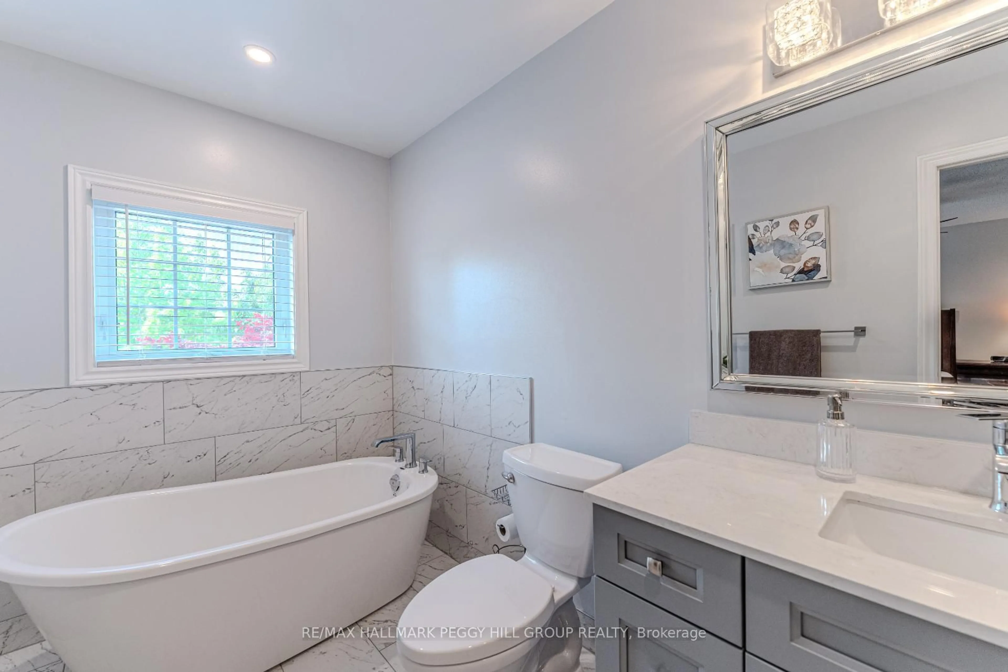 Contemporary bathroom, ceramic/tile floor for 60 Noble Dr, Bradford West Gwillimbury Ontario L3Z 3A8