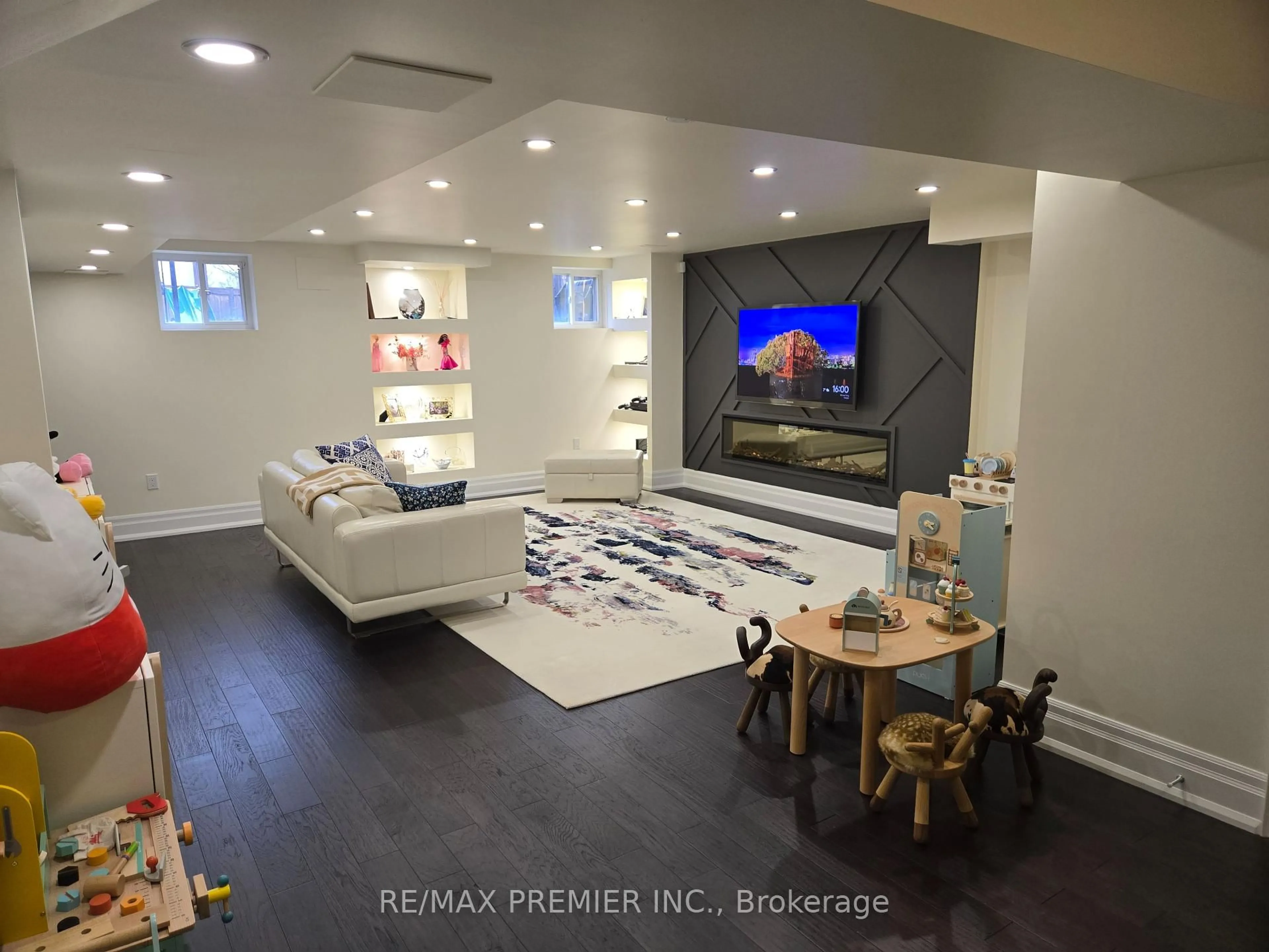 Home theater for 348 Poetry Dr, Vaughan Ontario L4H 3W8