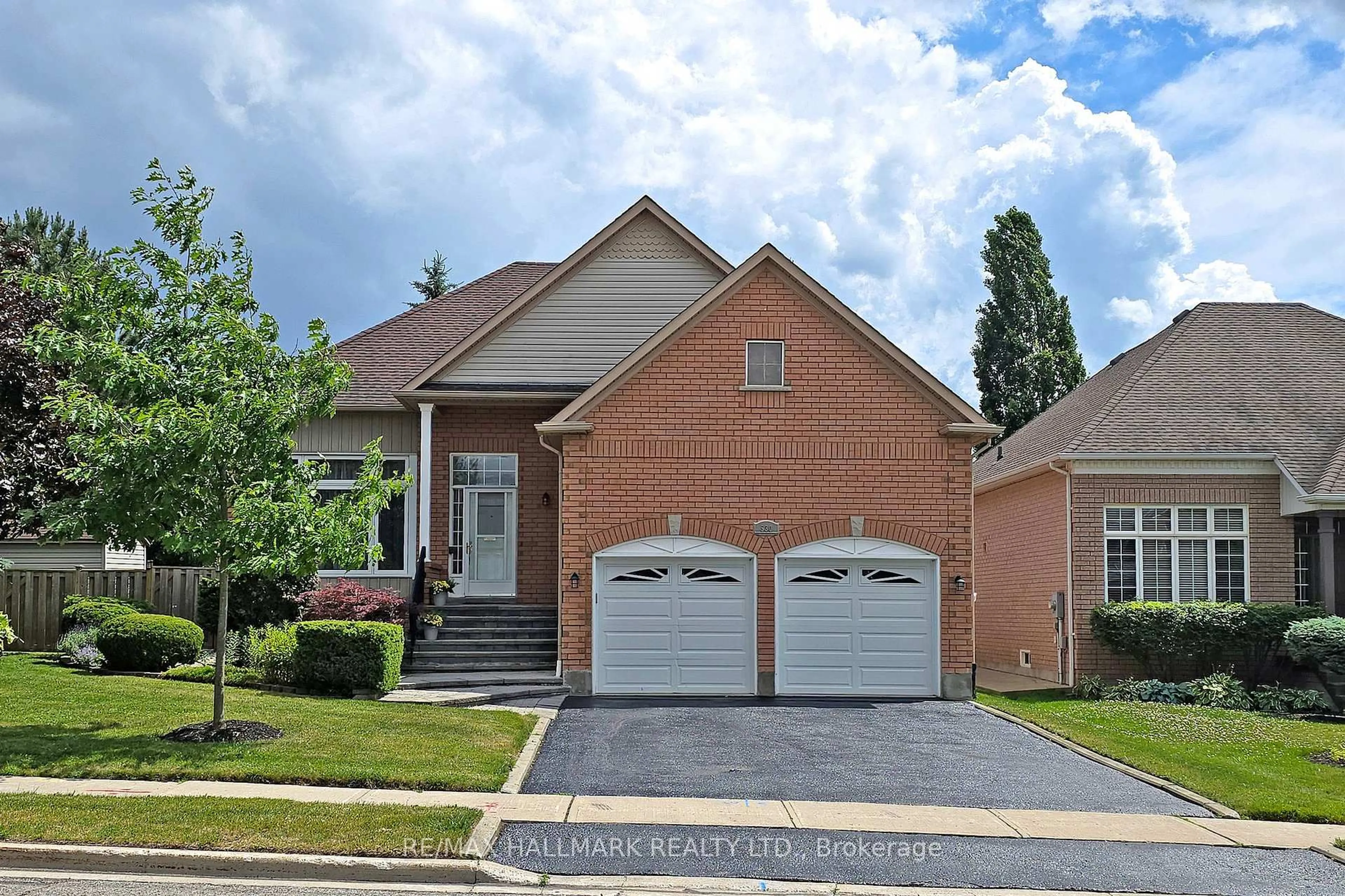 Home with brick exterior material, street for 530 Laurel Wood Gate, Newmarket Ontario L3X 2H3