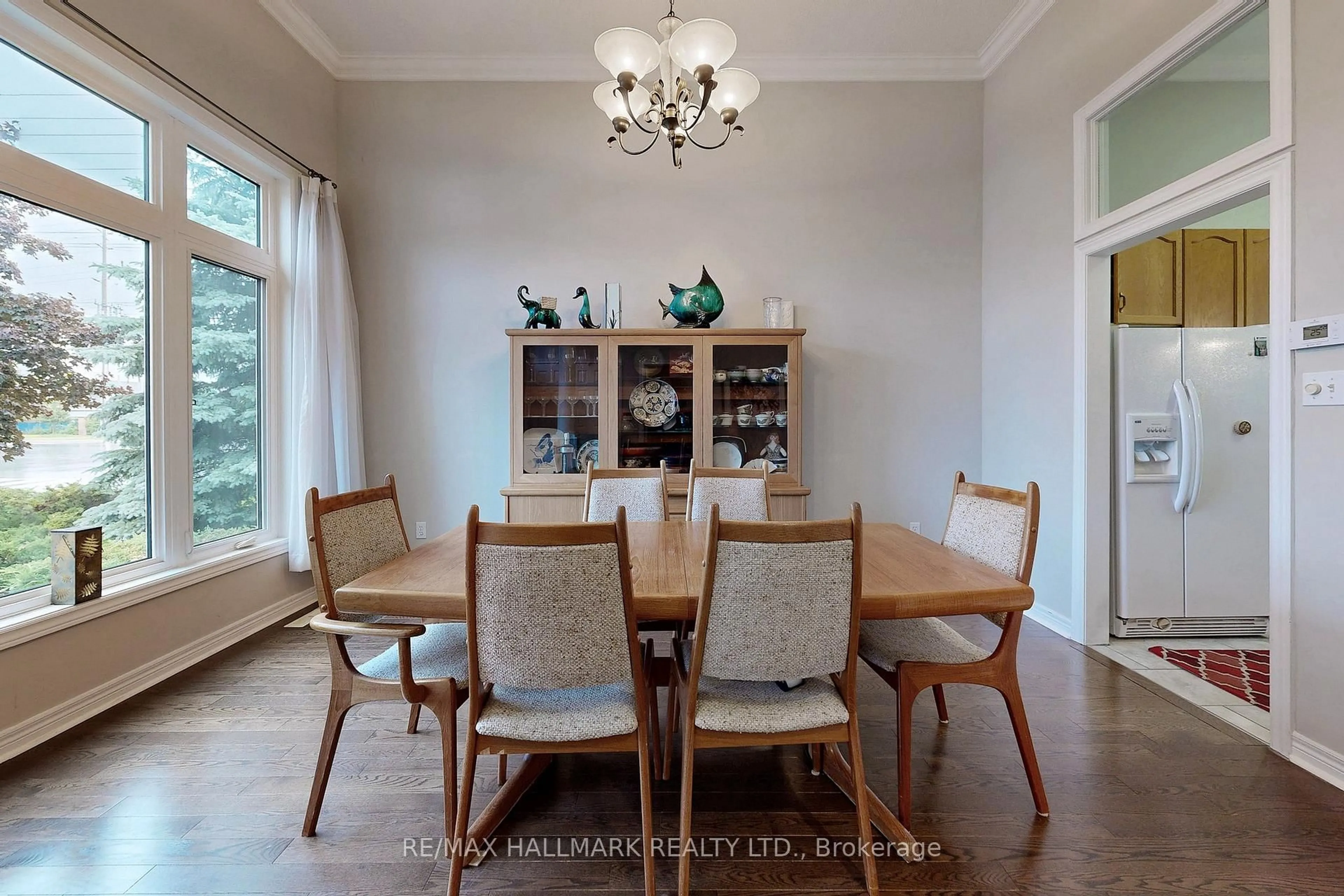 Dining room, wood/laminate floor for 530 Laurel Wood Gate, Newmarket Ontario L3X 2H3