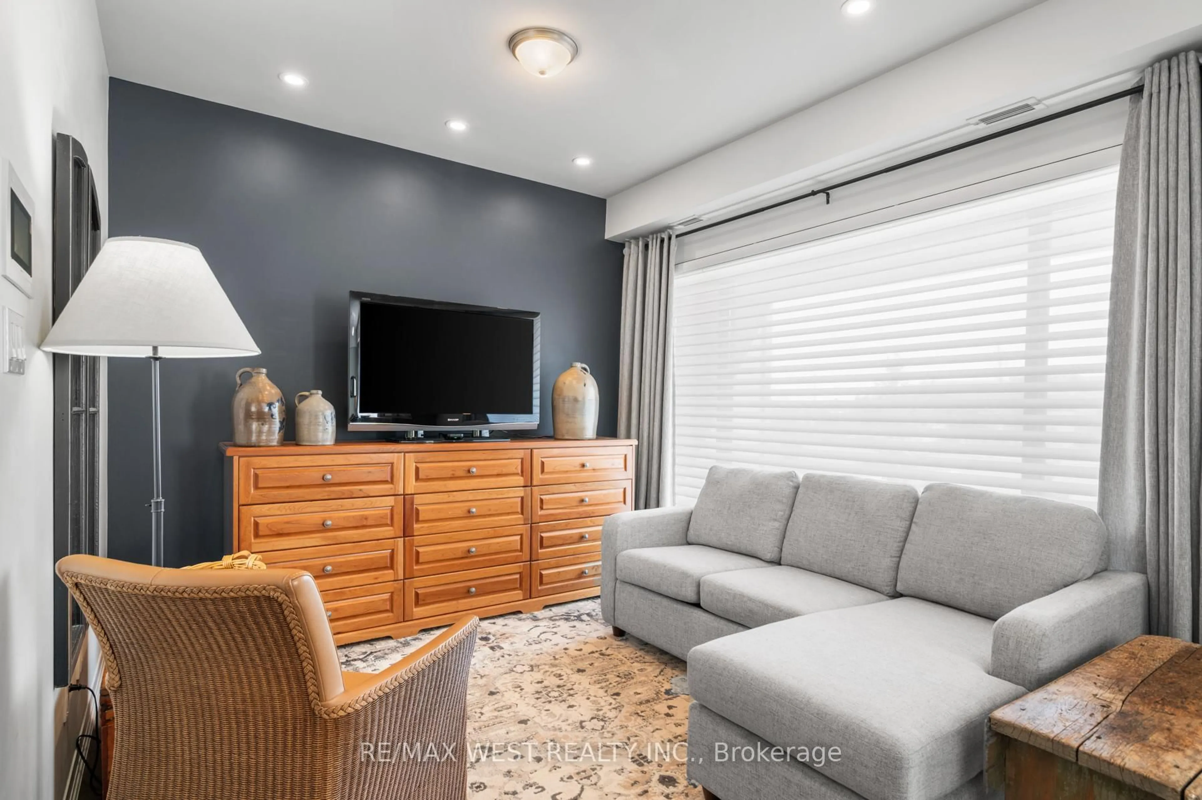 Living room with furniture, unknown for 164 Cemetery Rd #201, Uxbridge Ontario L9P 0R7