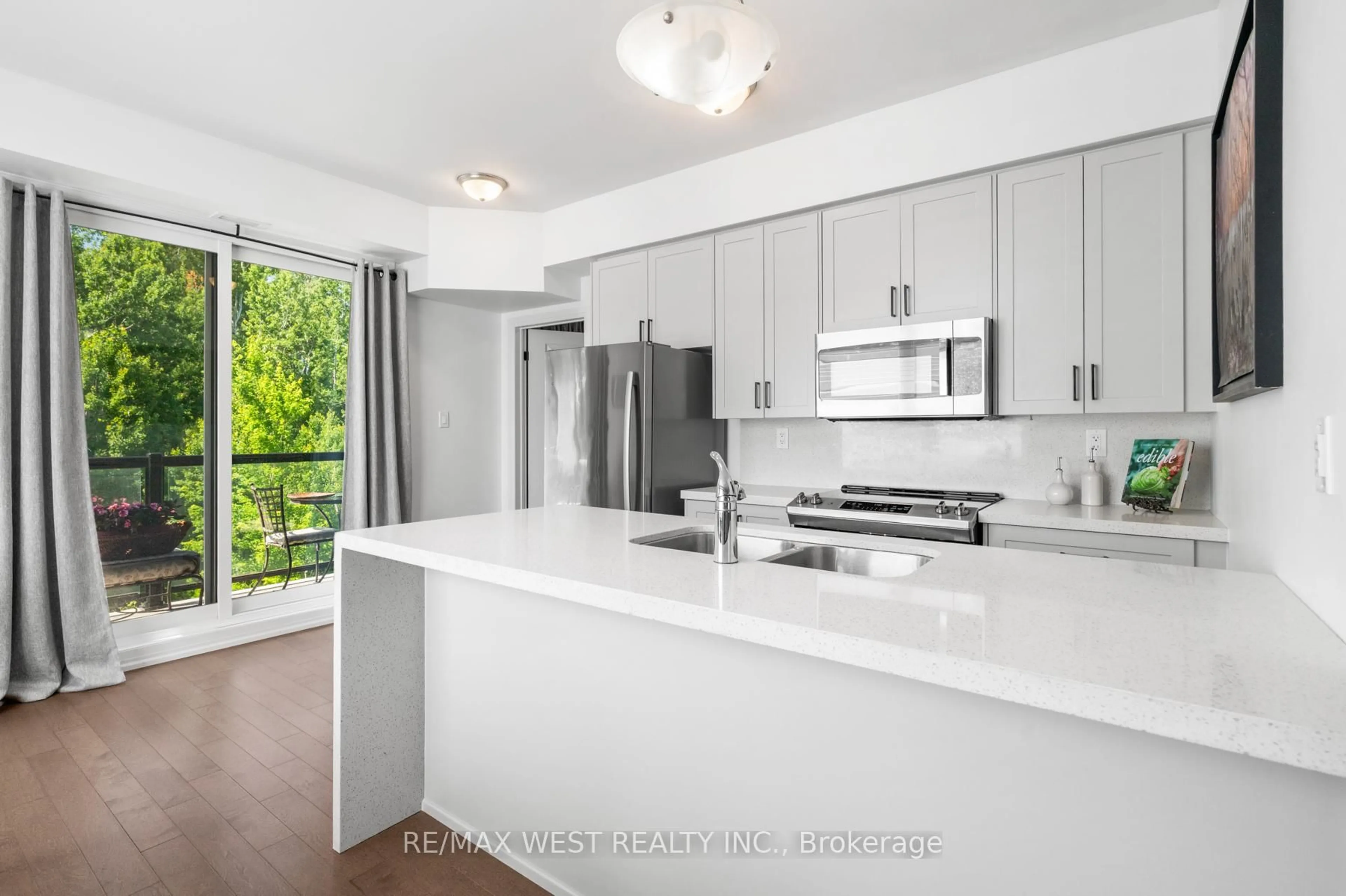 Open concept kitchen, unknown for 164 Cemetery Rd #201, Uxbridge Ontario L9P 0R7