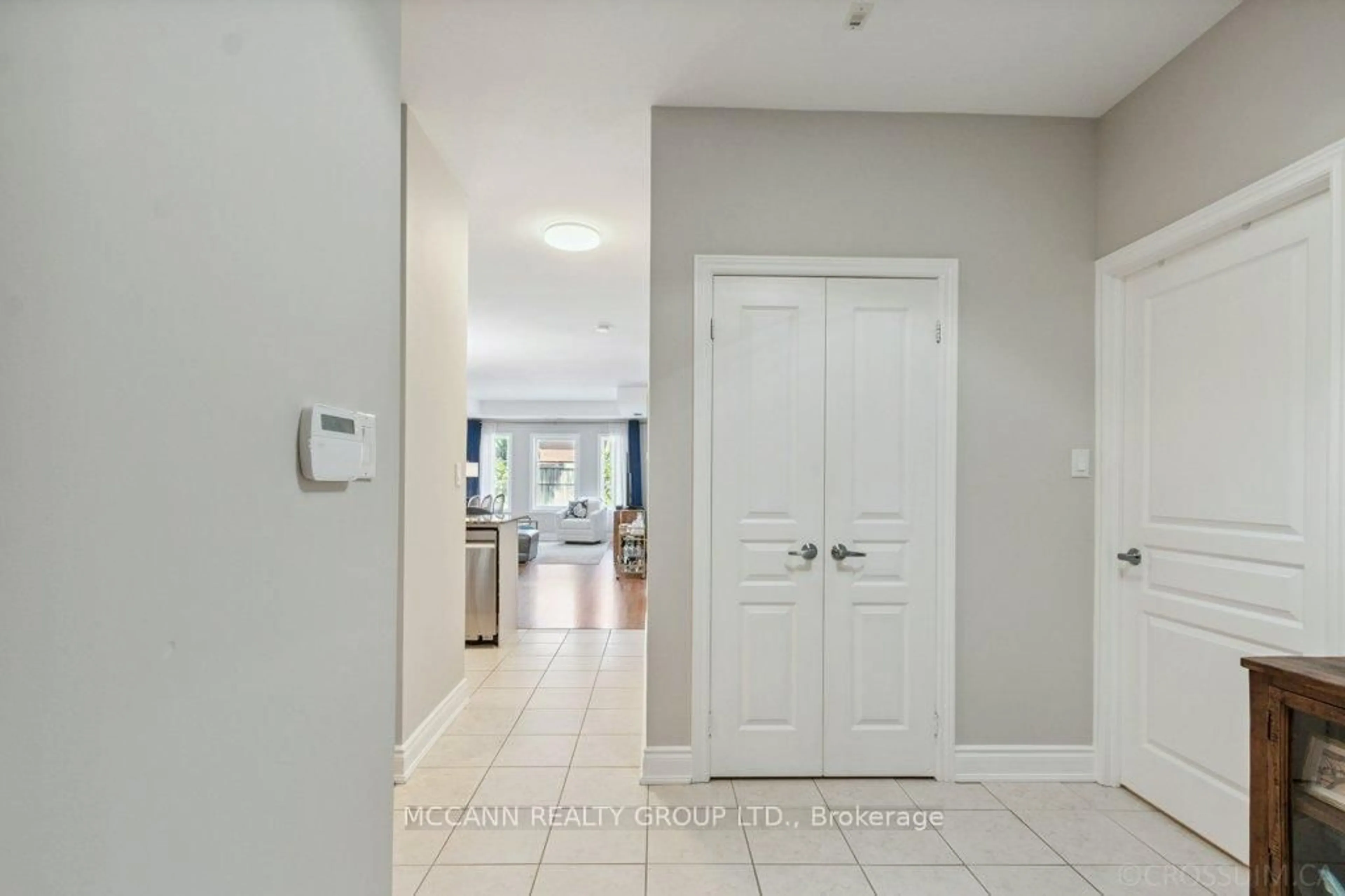 Indoor entryway for 9901 Keele St #101, Vaughan Ontario L6A 0A1