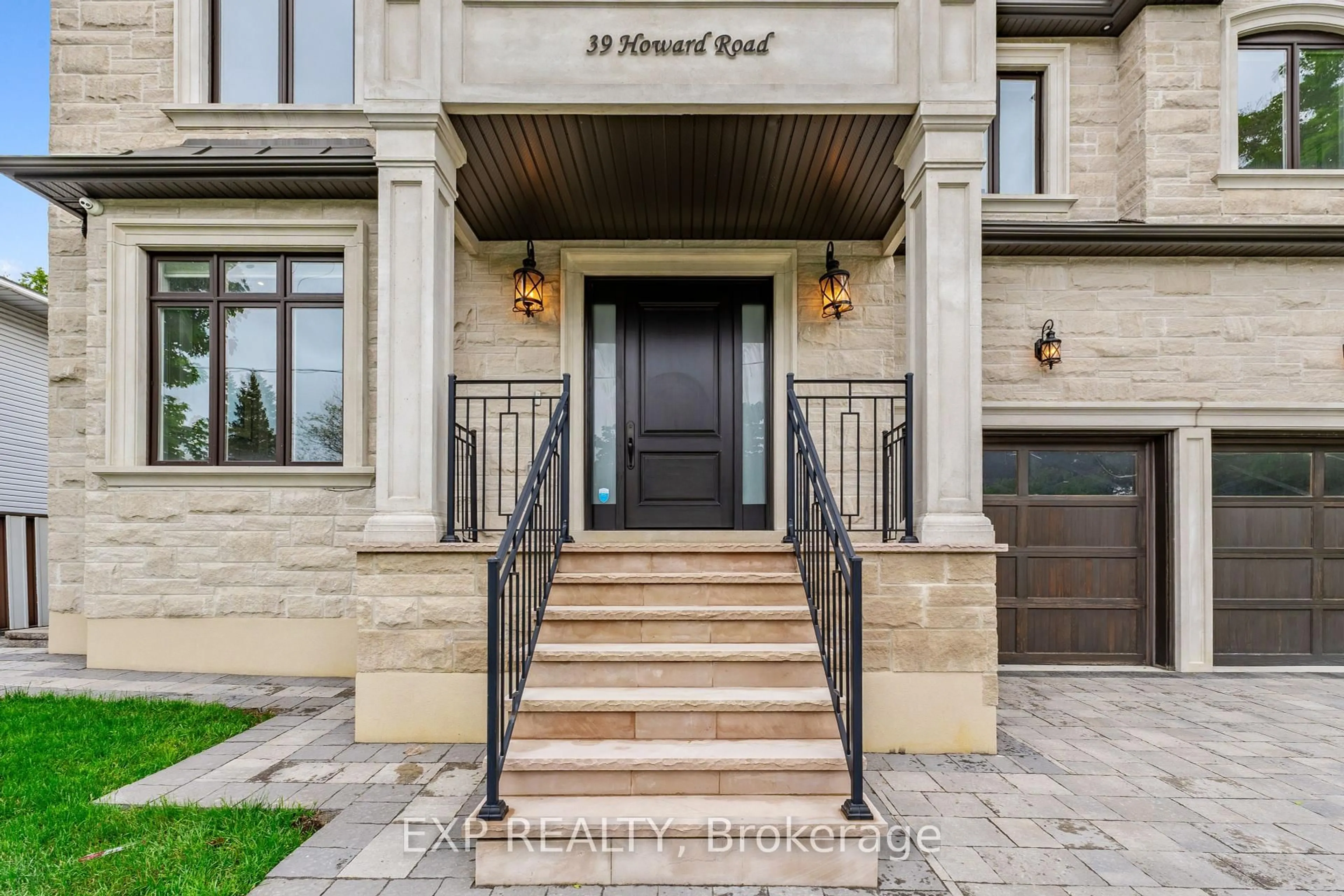 Unknown for 39 Howard Rd, Newmarket Ontario L3Y 3G6
