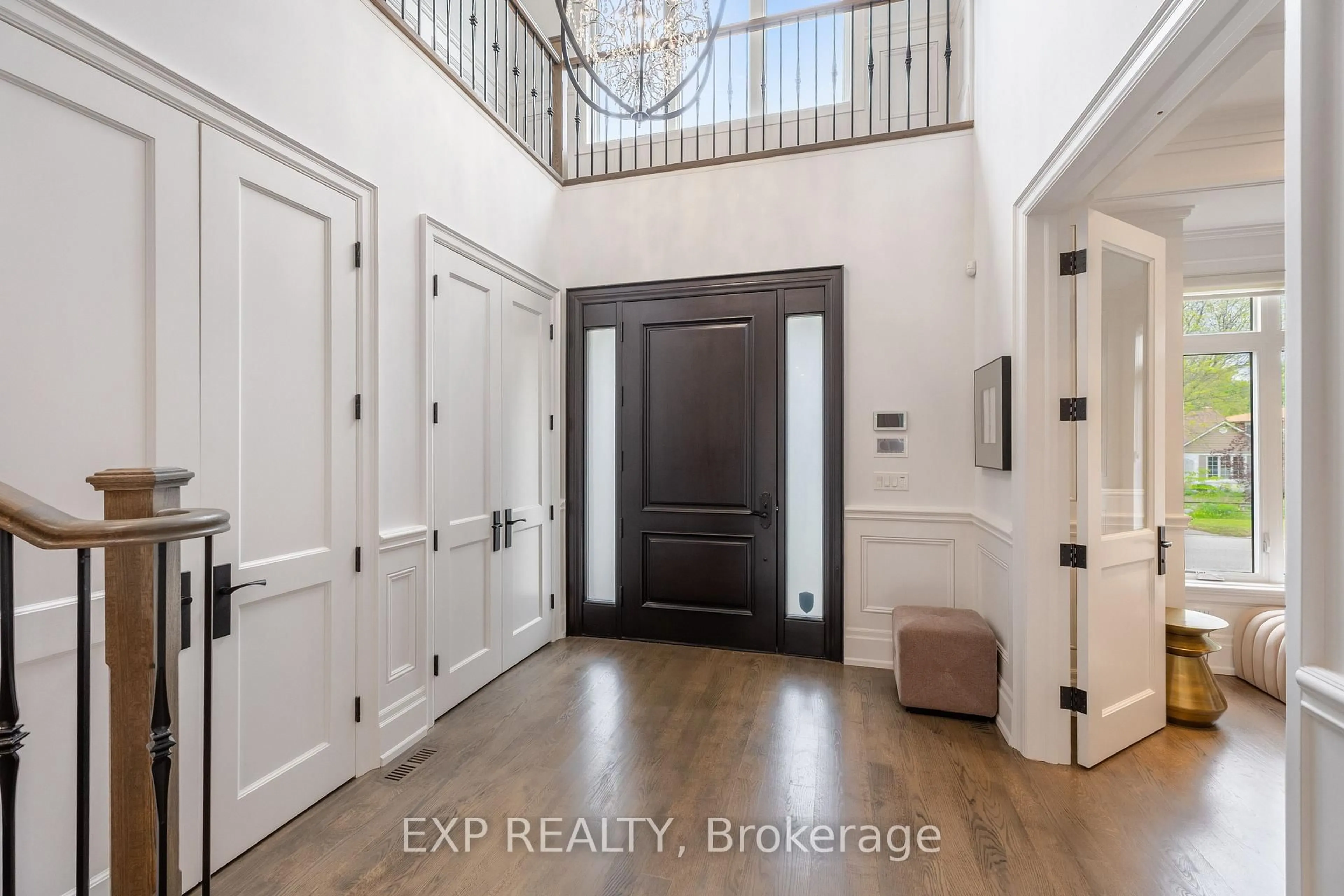 Indoor entryway for 39 Howard Rd, Newmarket Ontario L3Y 3G6