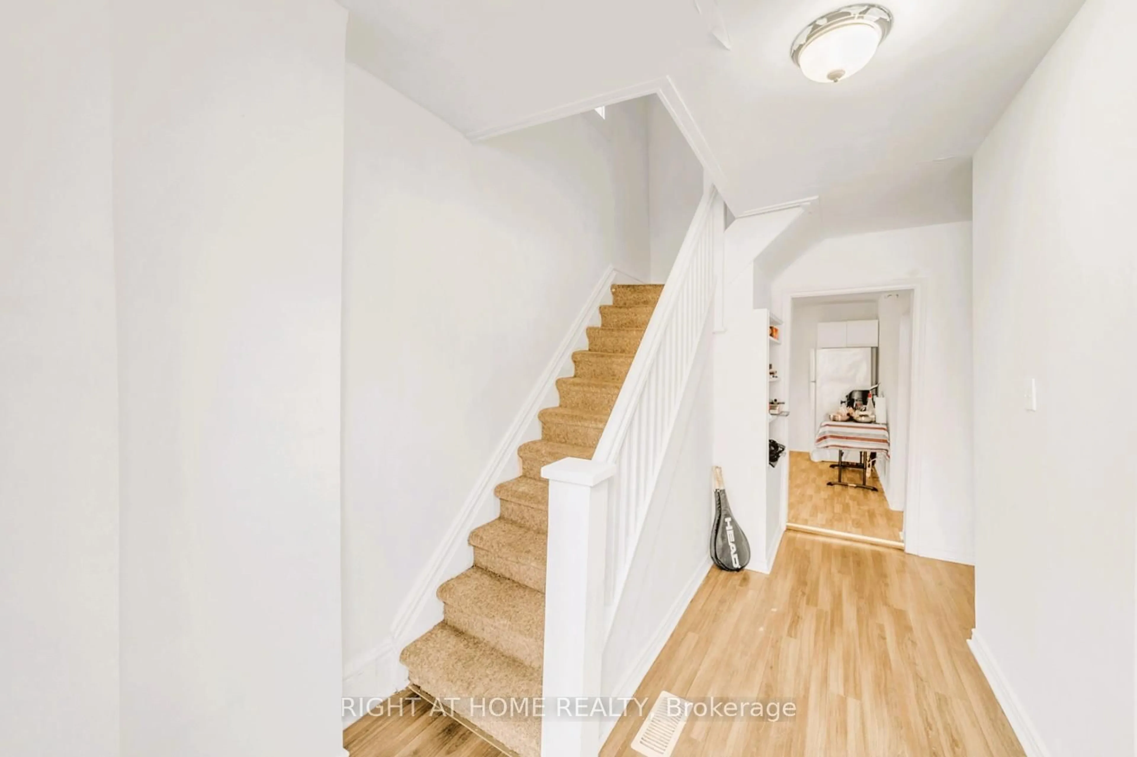 Stairs for 16958 Bayview Ave, Newmarket Ontario L3Y 6M5