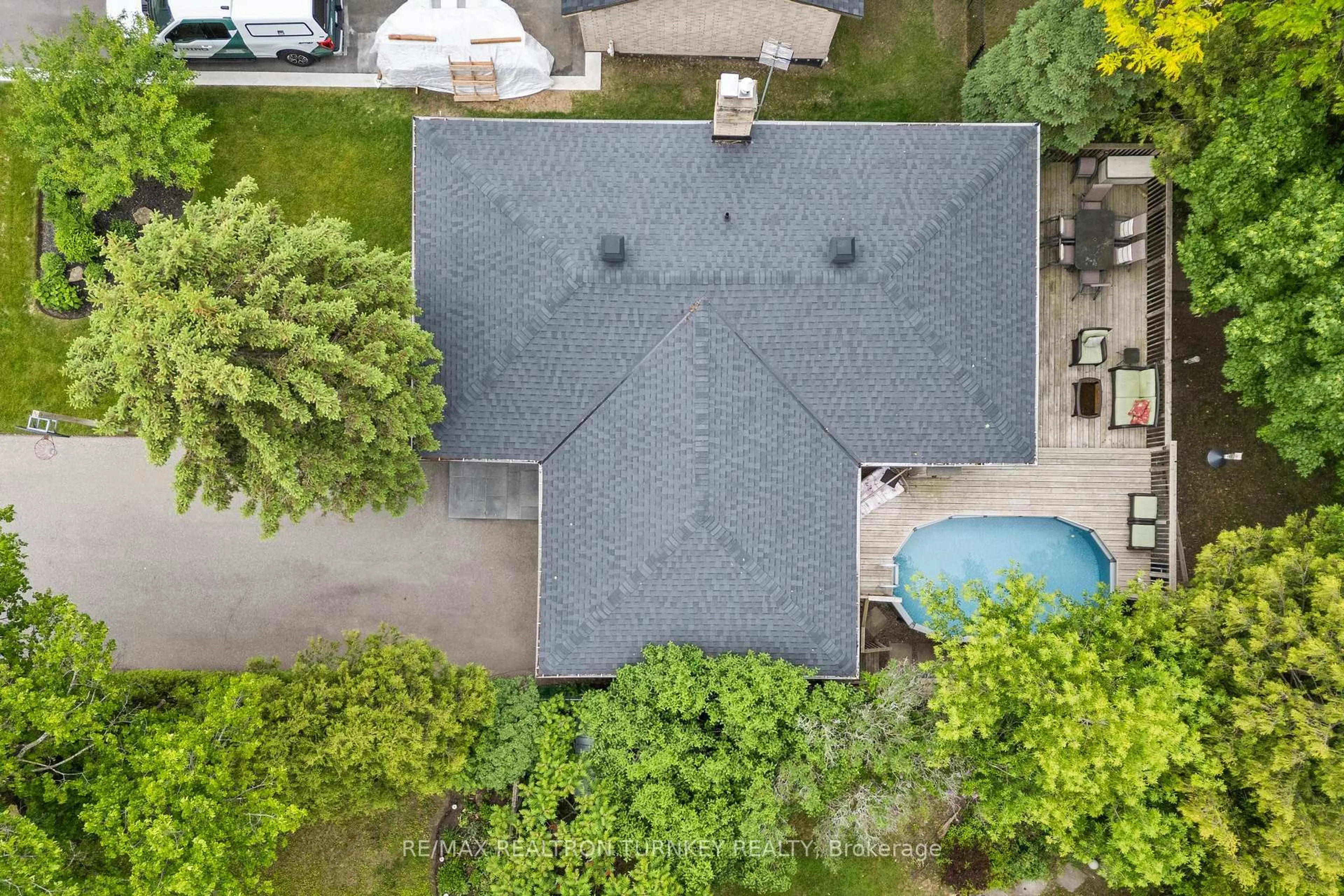 A pic from outside/outdoor area/front of a property/back of a property/a pic from drone, unknown for 58 Olive St, East Gwillimbury Ontario L9N 1L5