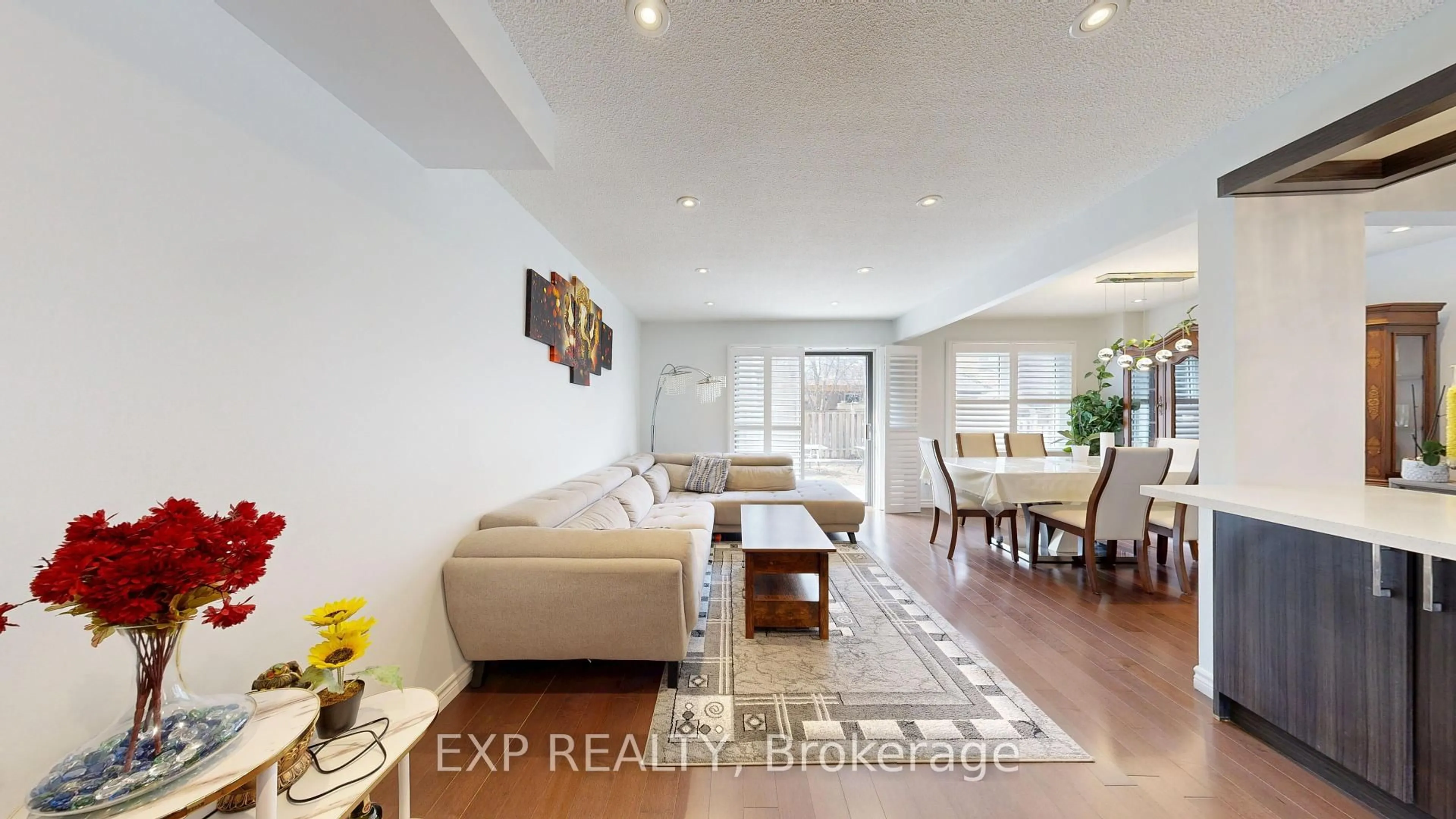 Living room with furniture, unknown for 19 Riviera Dr, Vaughan Ontario L4K 2H9