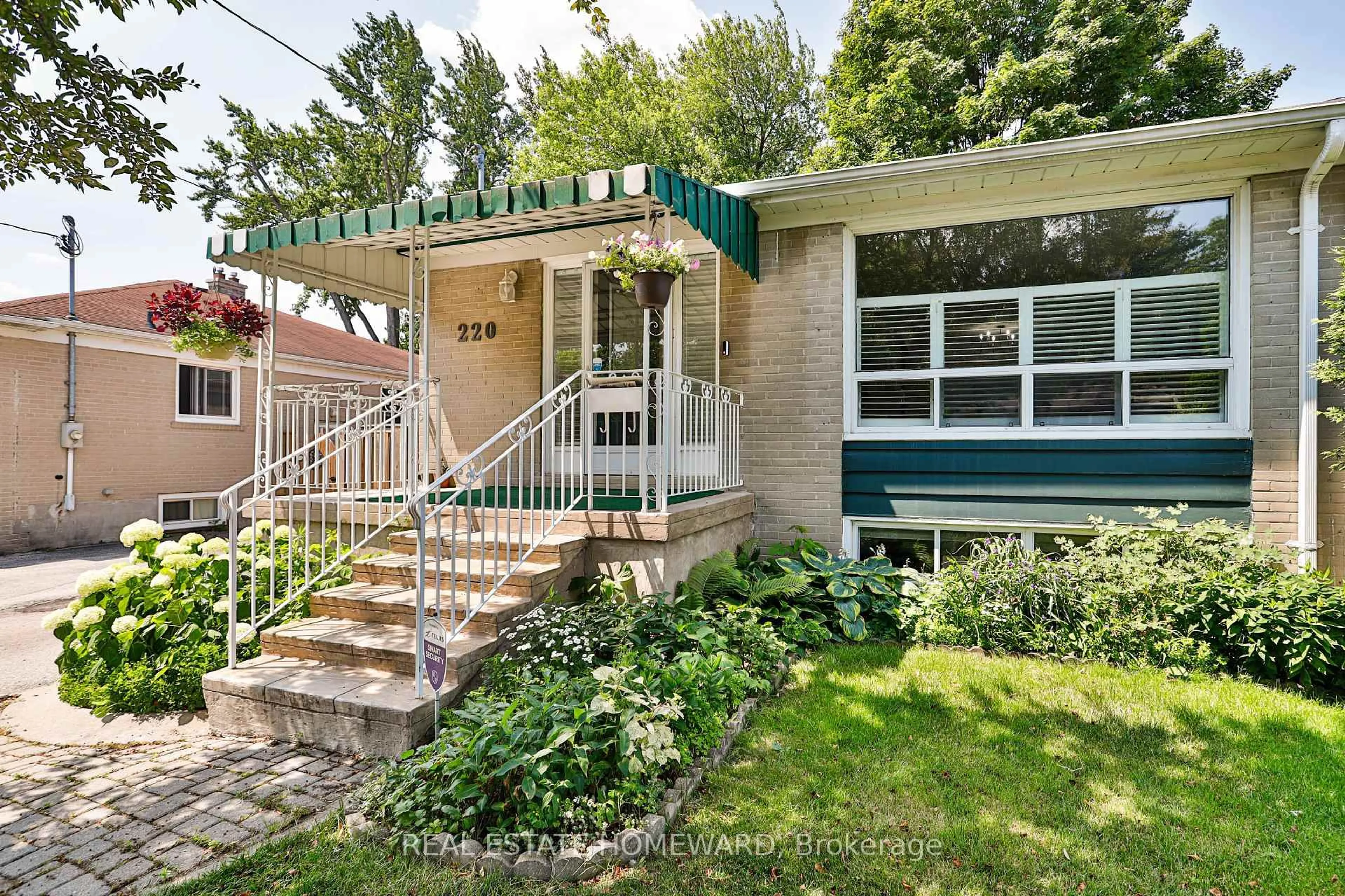 Unknown for 220 Neal Dr, Richmond Hill Ontario L4C 3L1
