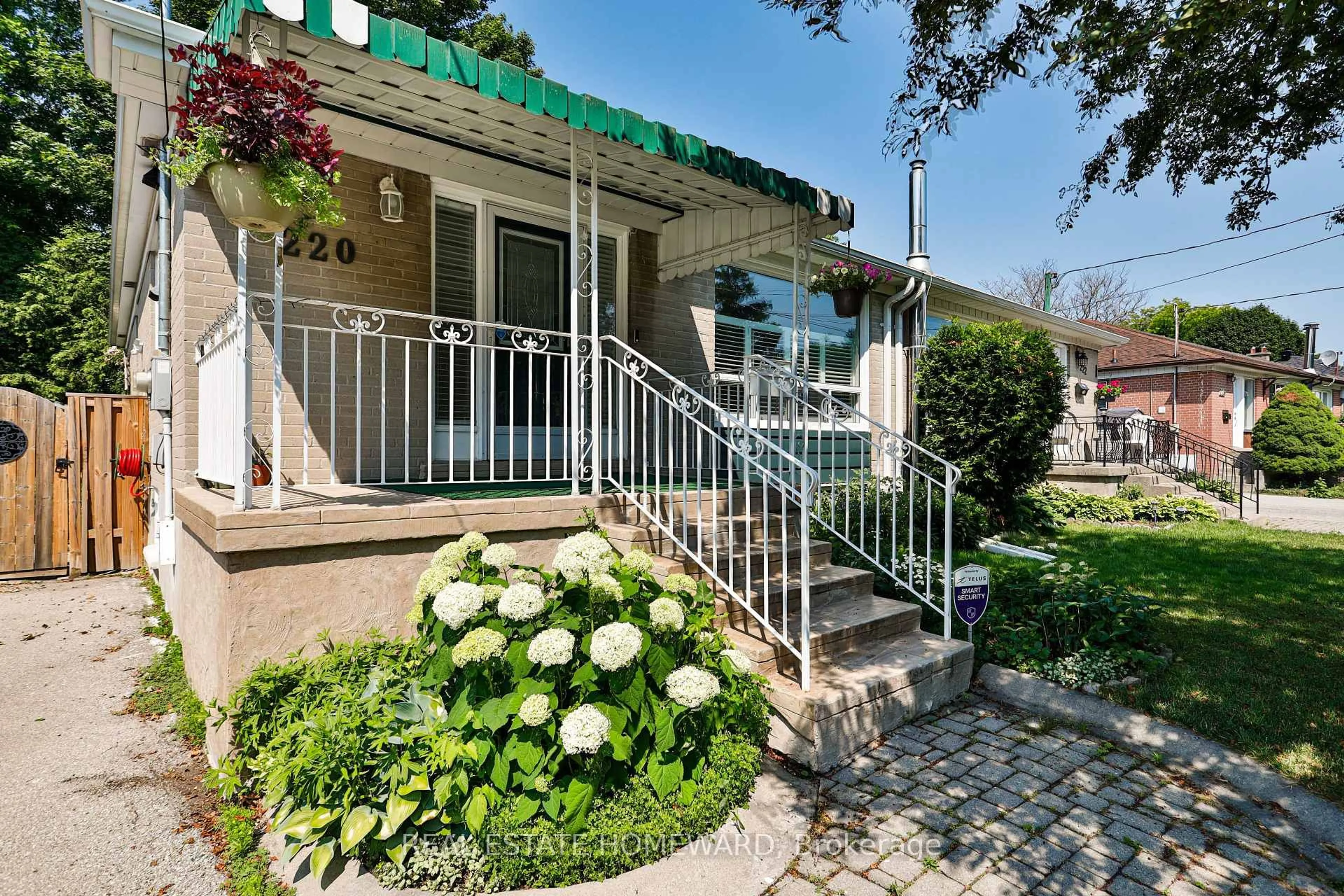 Unknown for 220 Neal Dr, Richmond Hill Ontario L4C 3L1