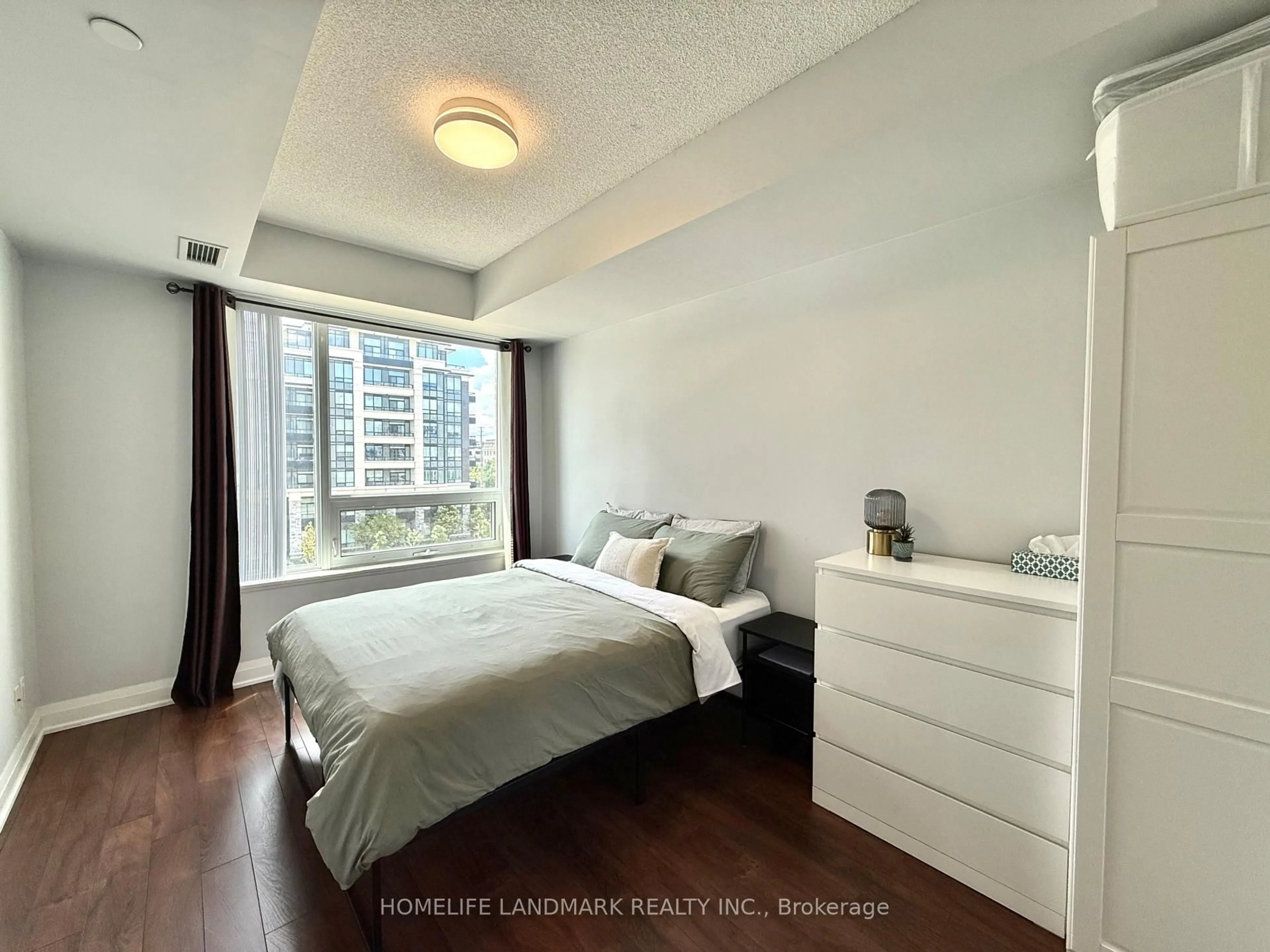 Bedroom with bed, wood/laminate floor for 28 Uptown Dr #506, Markham Ontario L3R 5M8