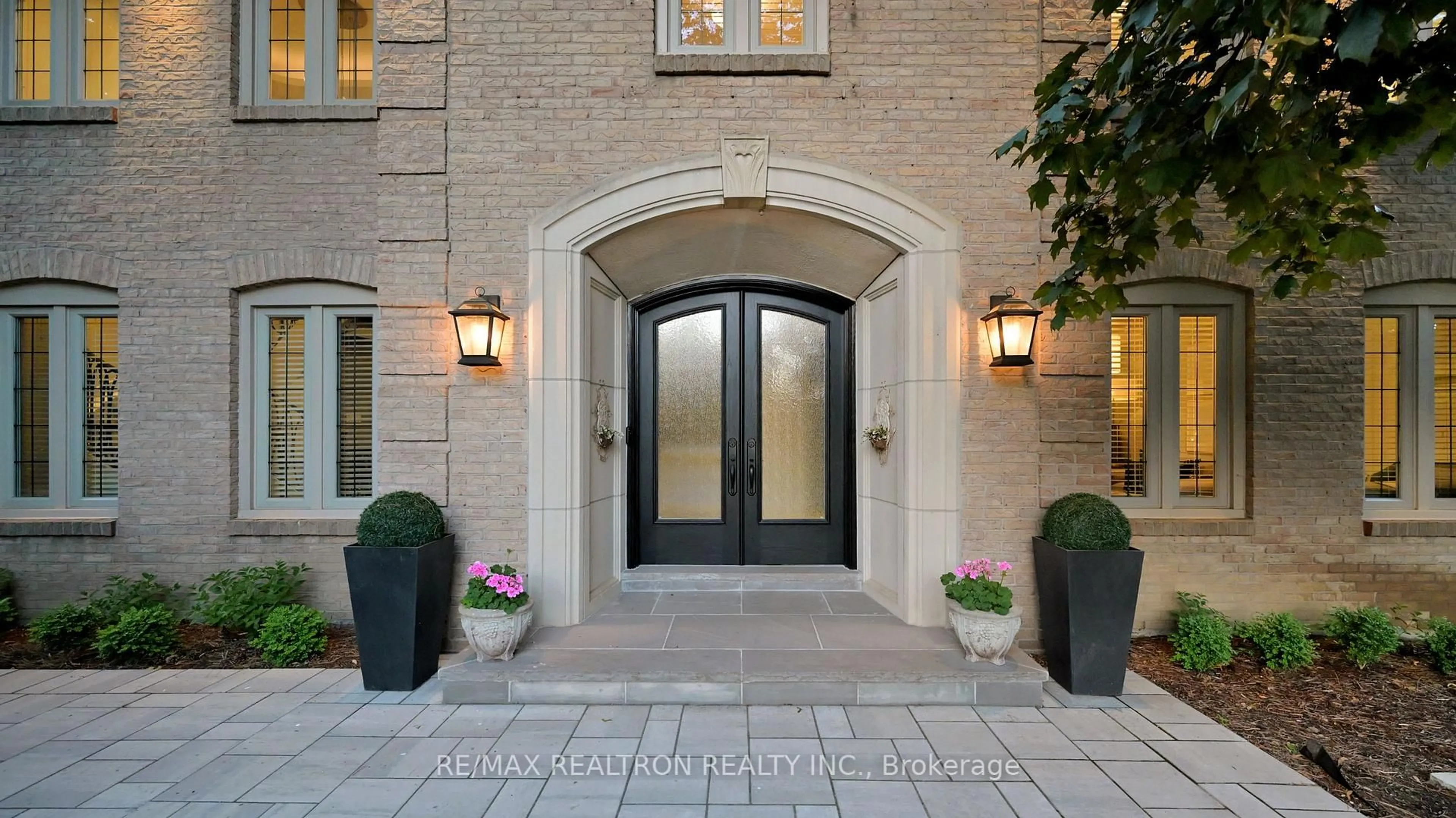 Indoor entryway for 23 Boyd Crt, Markham Ontario L6C 1A6