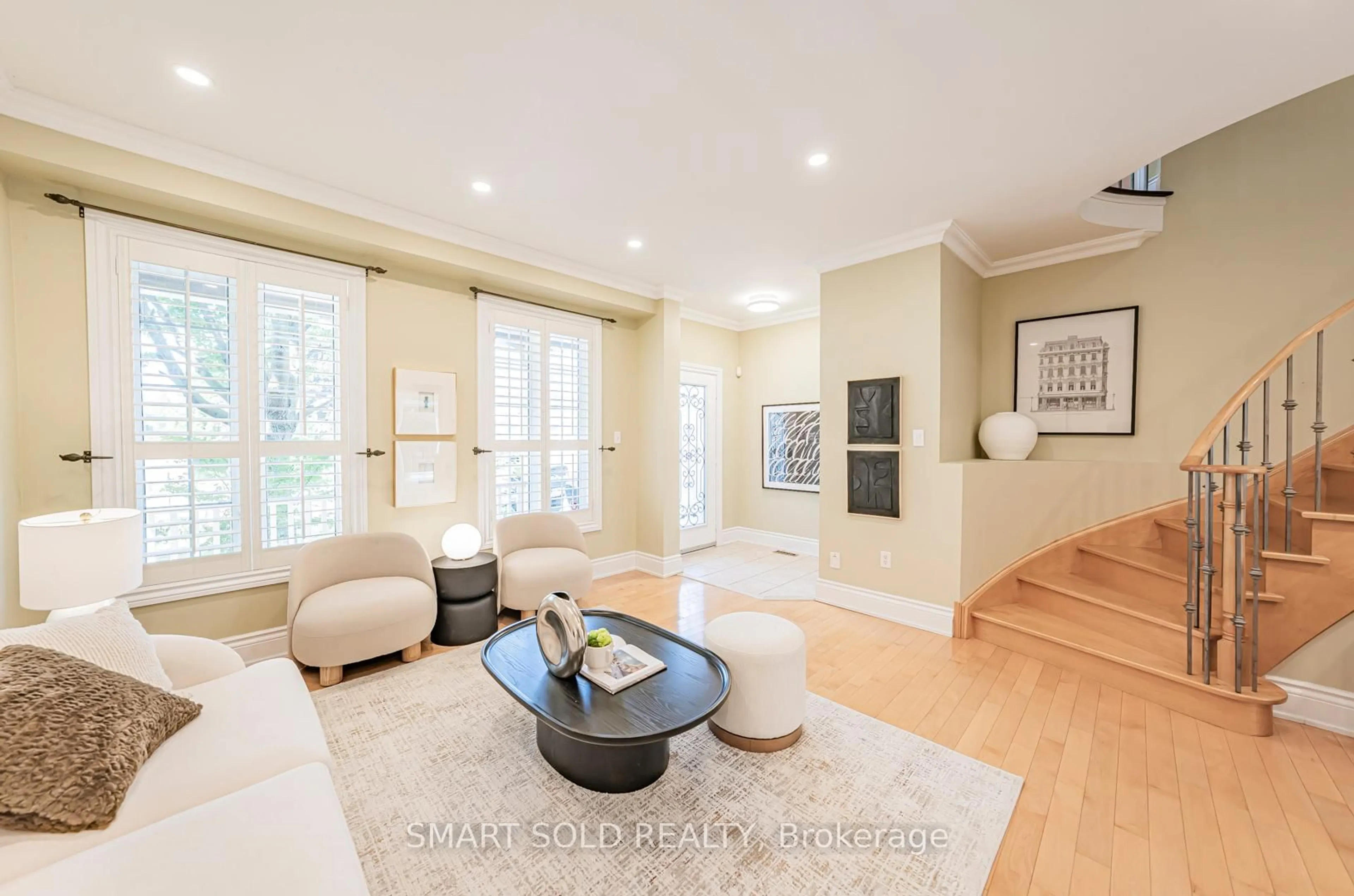 Living room with furniture, unknown for 43 Rollinghill Rd, Richmond Hill Ontario L4E 4C5