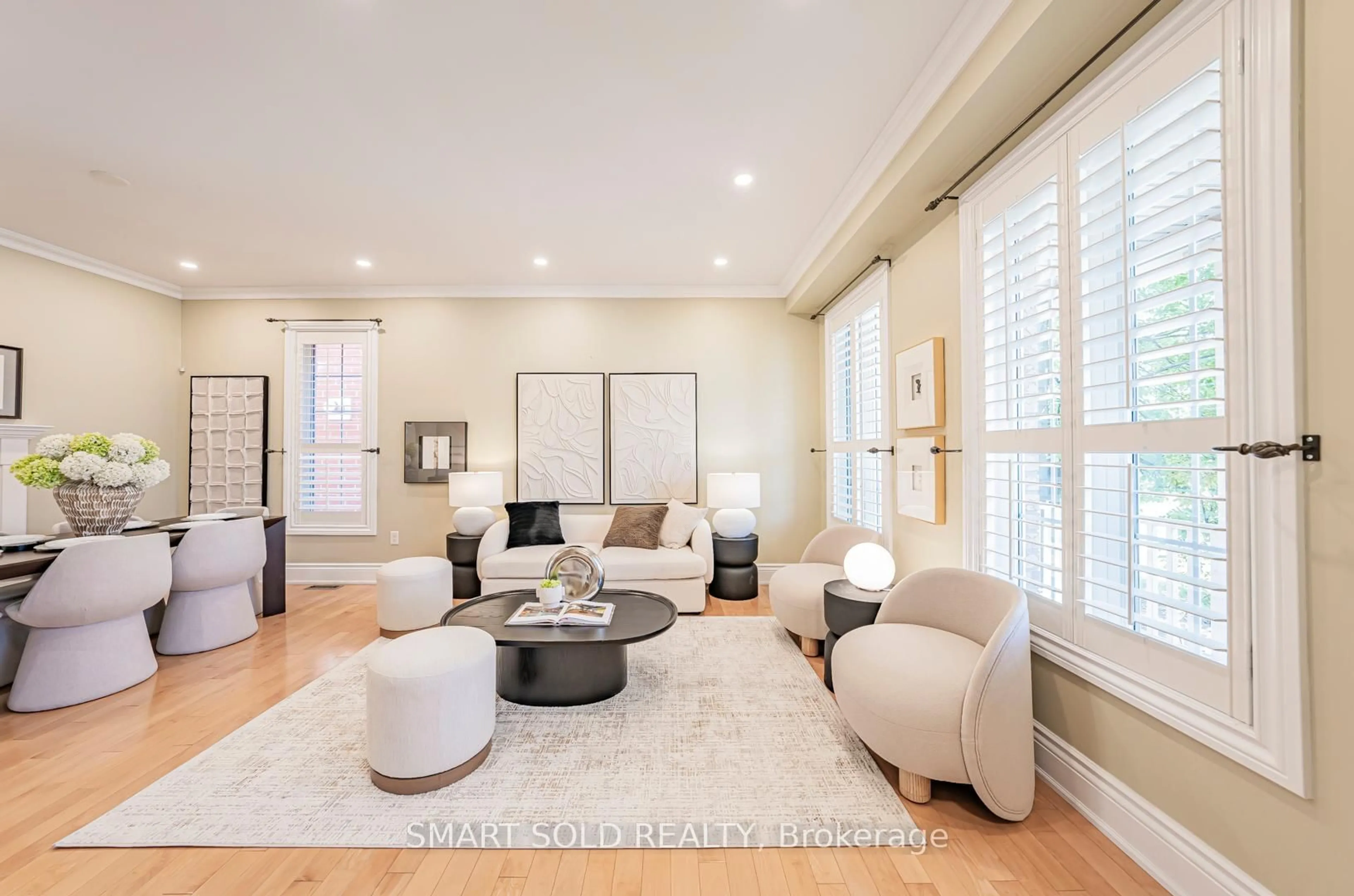Living room with furniture, unknown for 43 Rollinghill Rd, Richmond Hill Ontario L4E 4C5