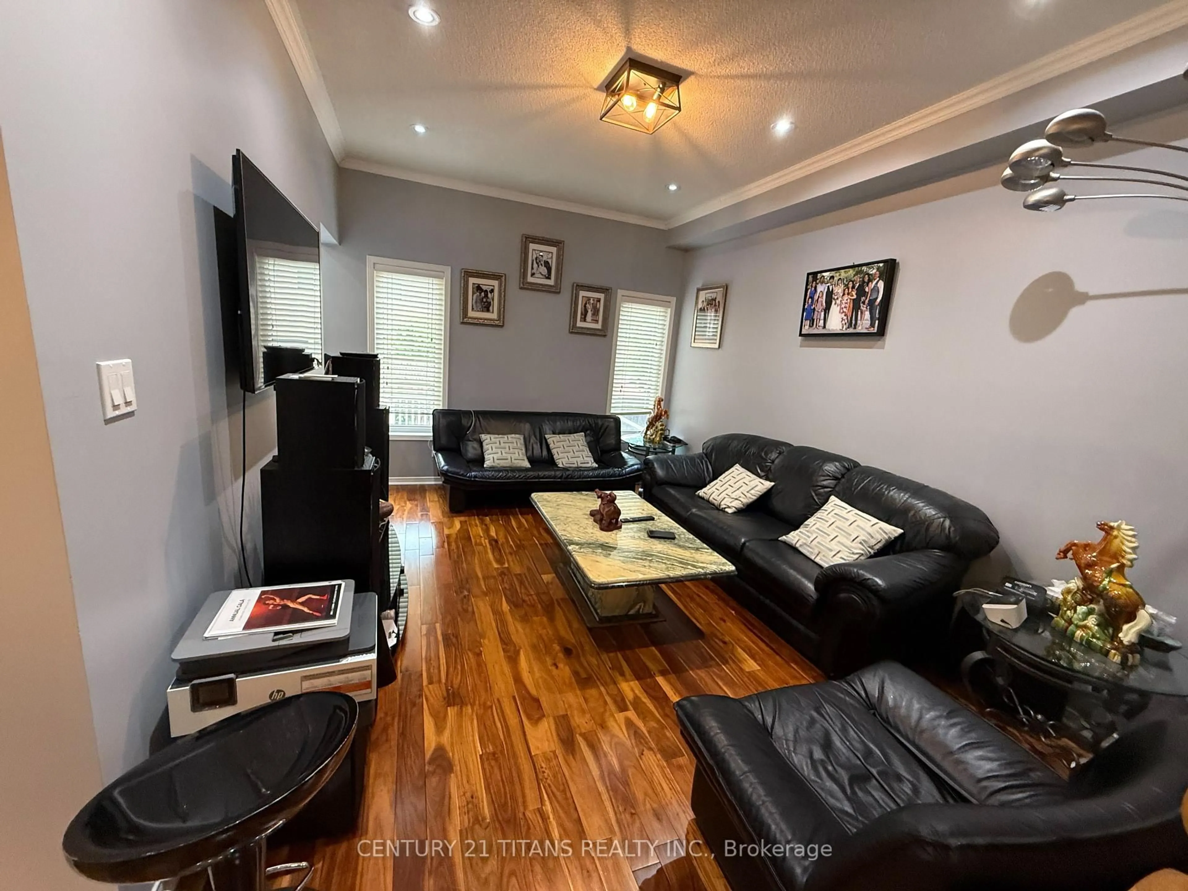 Living room with furniture, wood/laminate floor for 274 Penndutch Circ, Whitchurch-Stouffville Ontario L4A 0P1