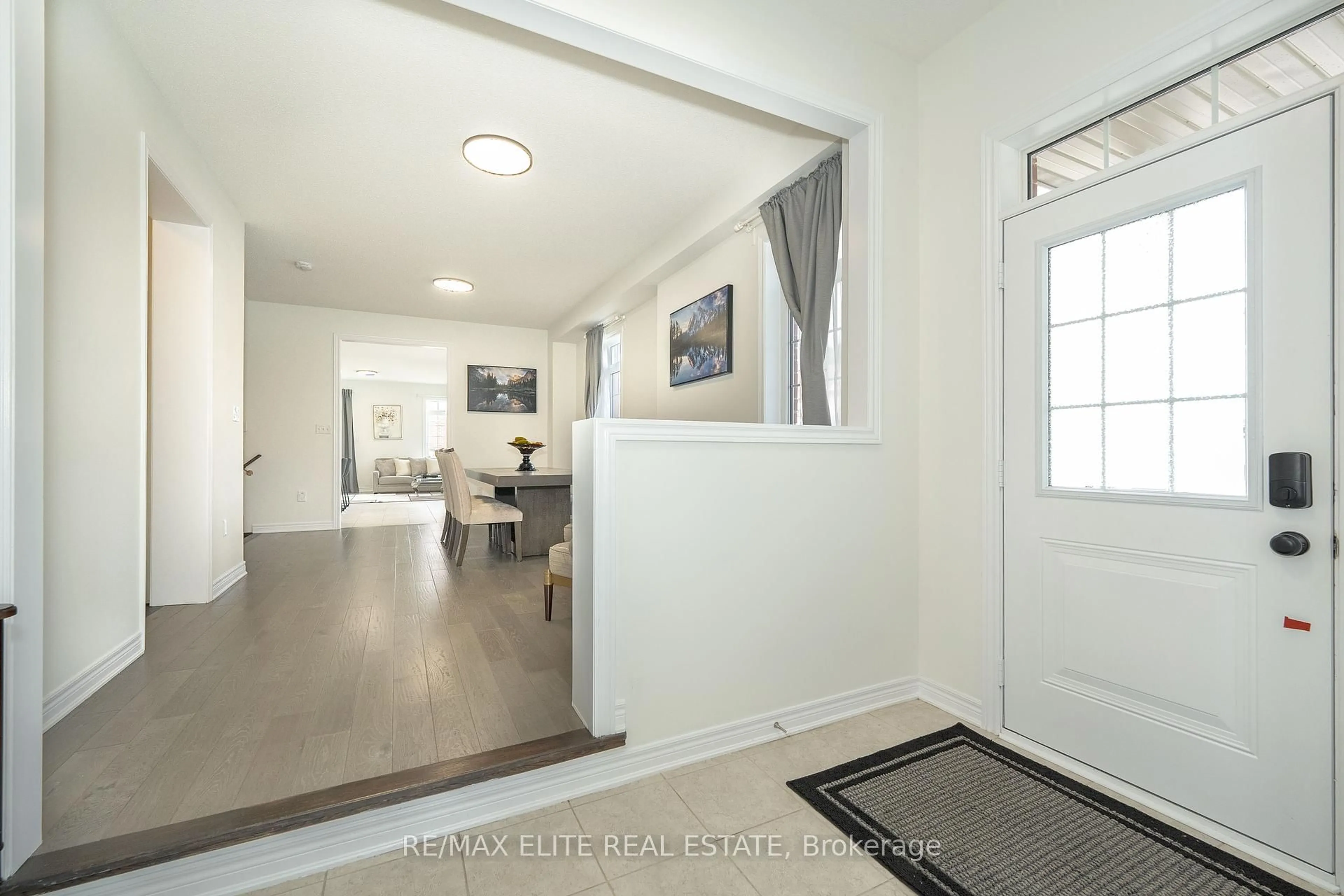 Indoor entryway for 32 Titan Tr, Markham Ontario L3S 0E2