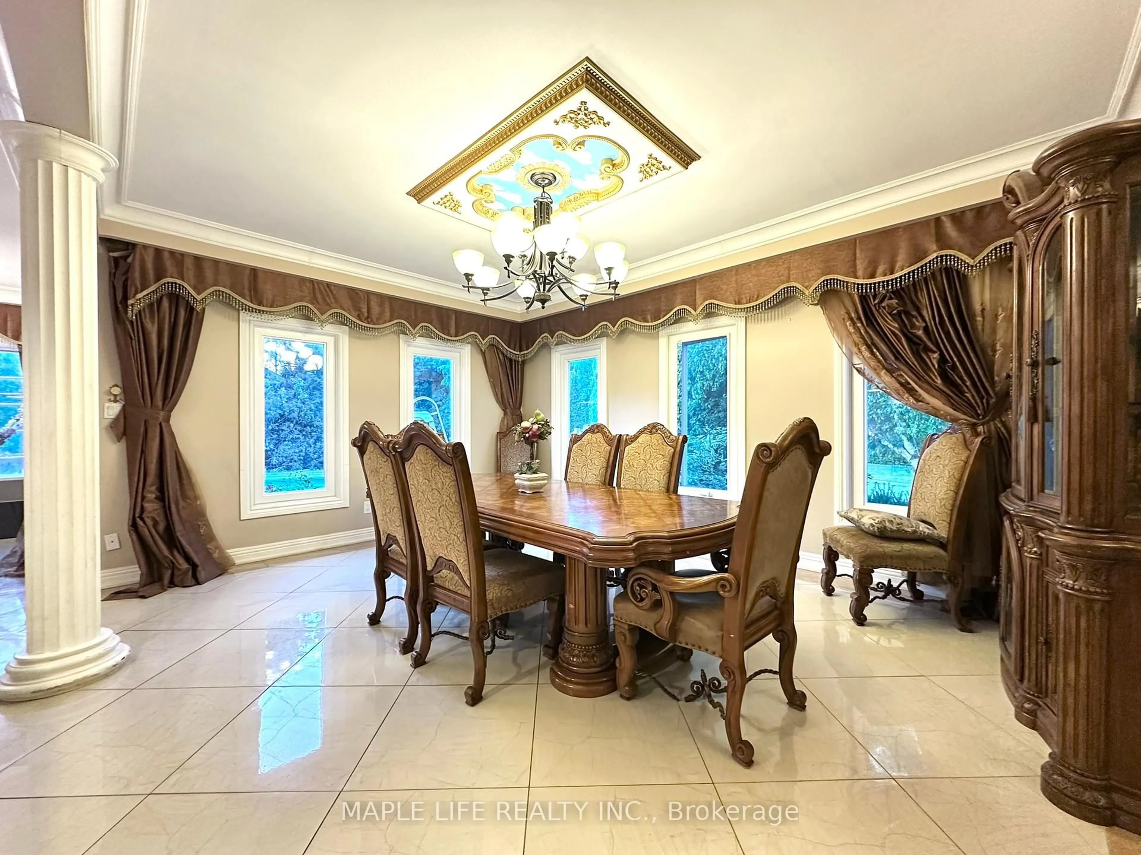 Dining room, ceramic/tile floor for 47 Ava Cres, Richmond Hill Ontario L4B 2X3
