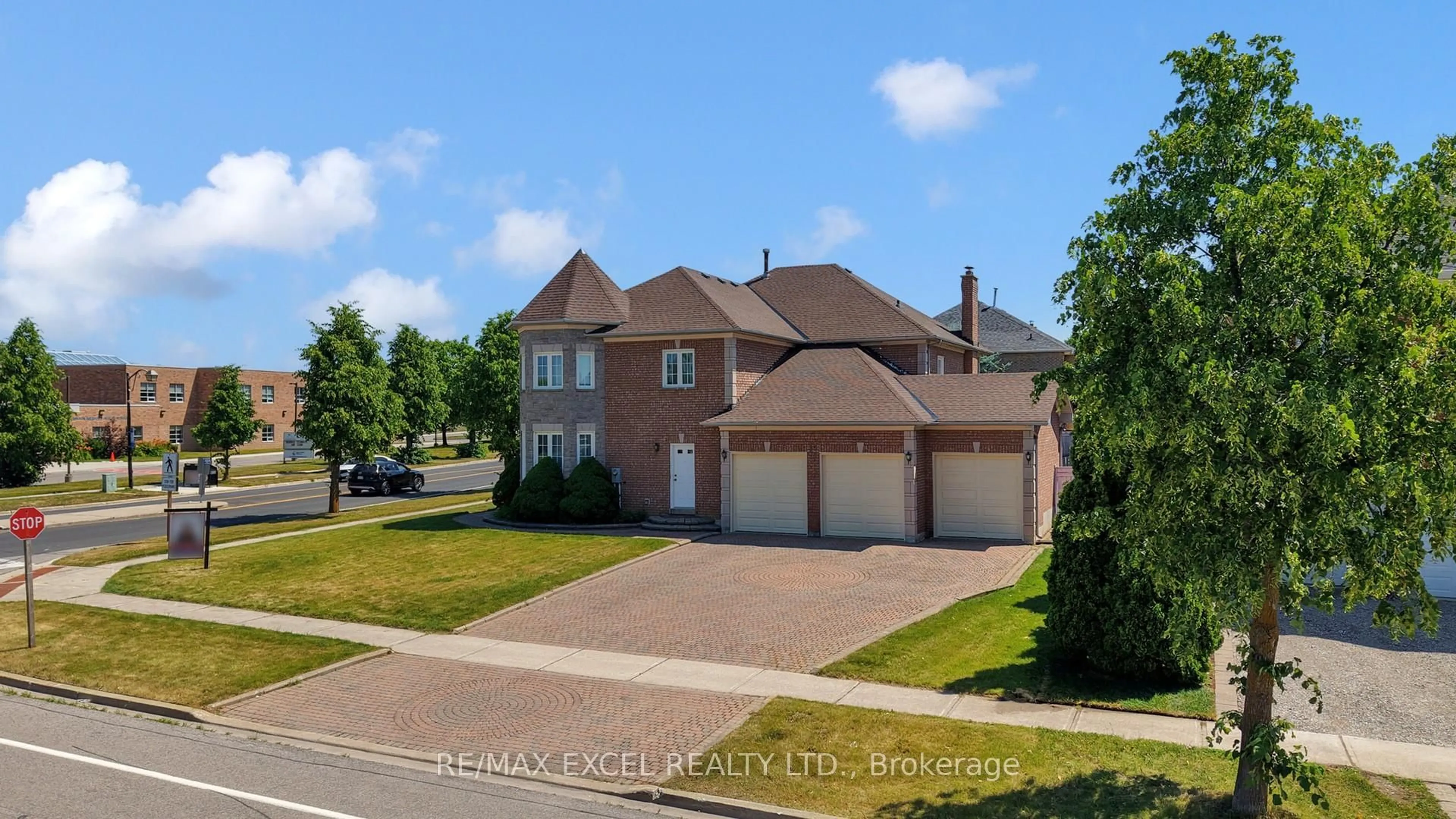 A pic from outside/outdoor area/front of a property/back of a property/a pic from drone, street for 35 Townson Rd, Markham Ontario L6C 1T5