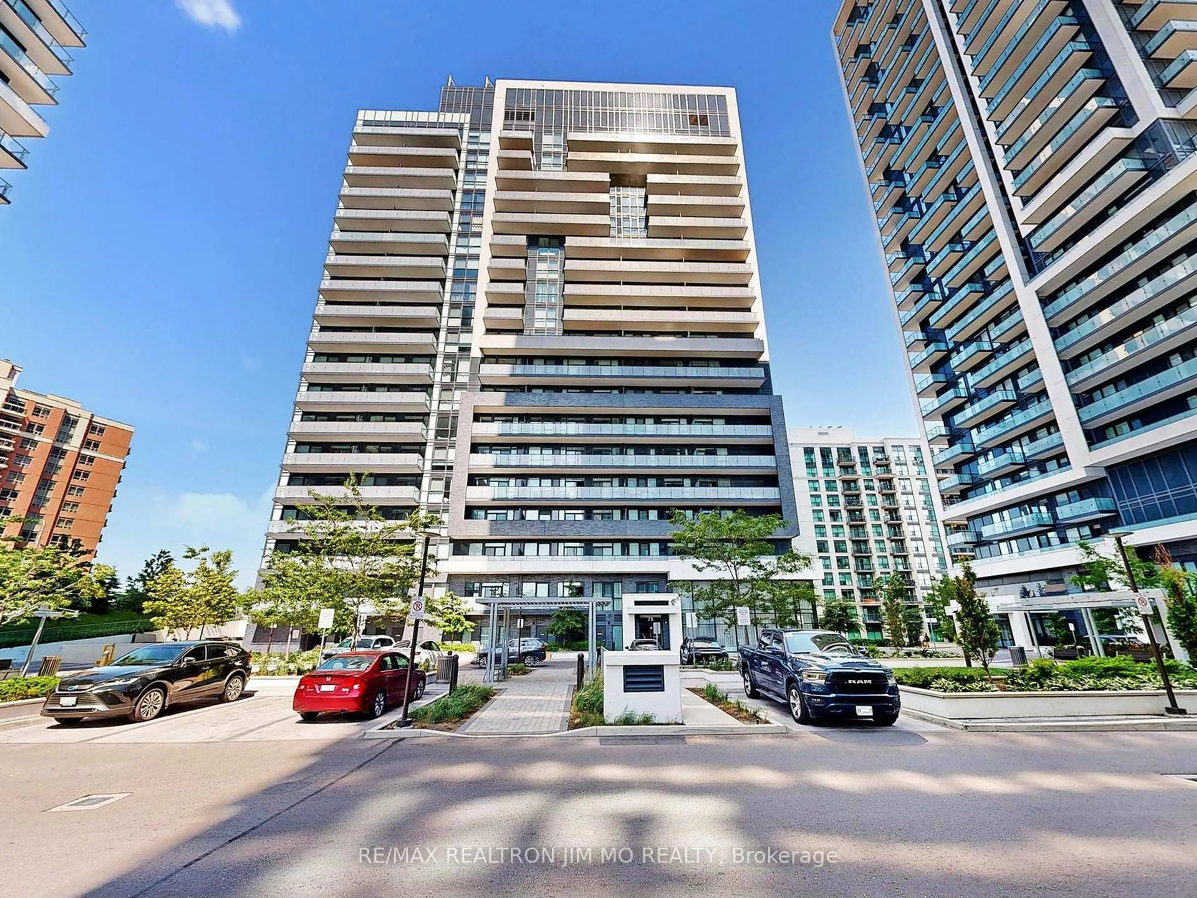 Indoor foyer for 75 Oneida Cres #602, Richmond Hill Ontario L4B 0A6
