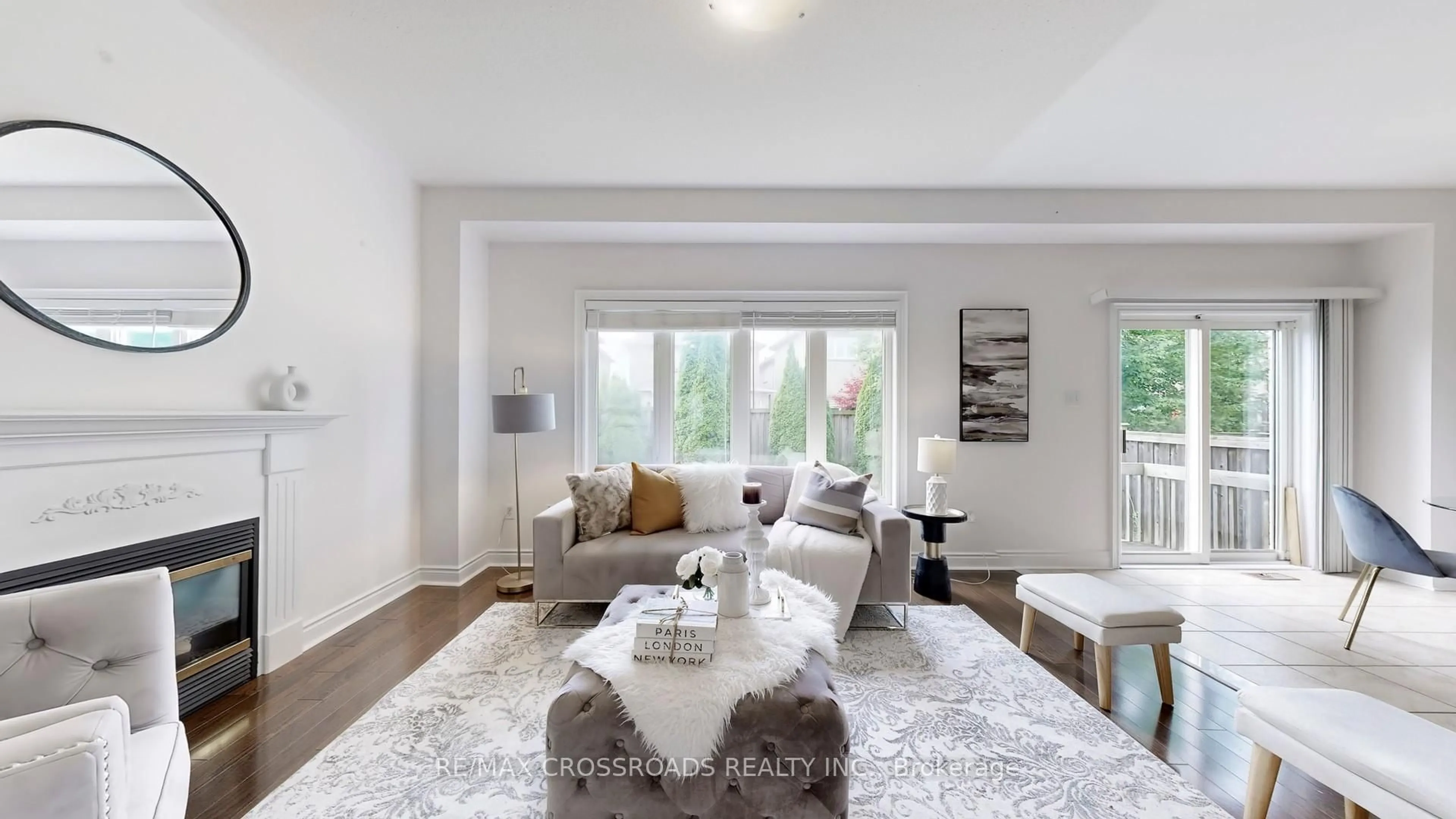 Living room with furniture, unknown for 43 Crescendo Ave, Richmond Hill Ontario L4S 2S1