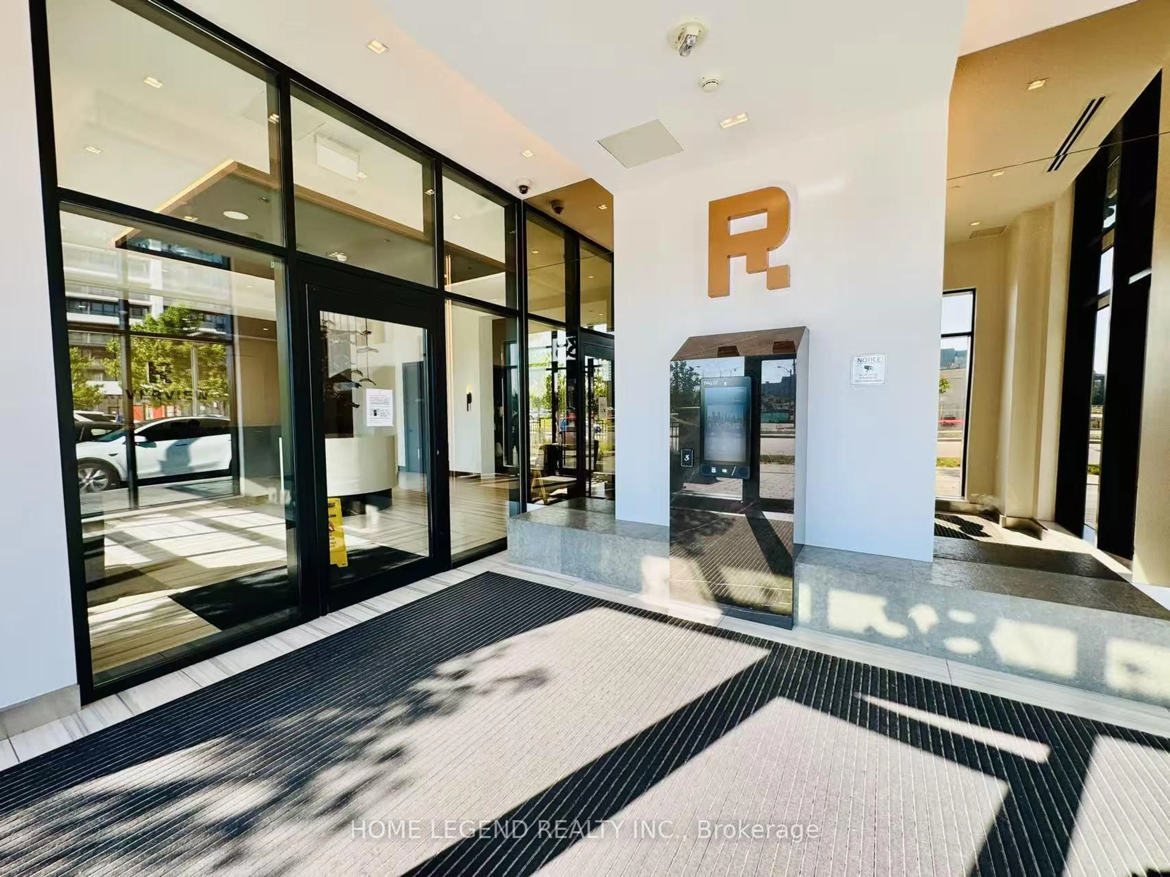Indoor foyer for 38 Water Walk Dr #910, Markham Ontario L3R 6M8