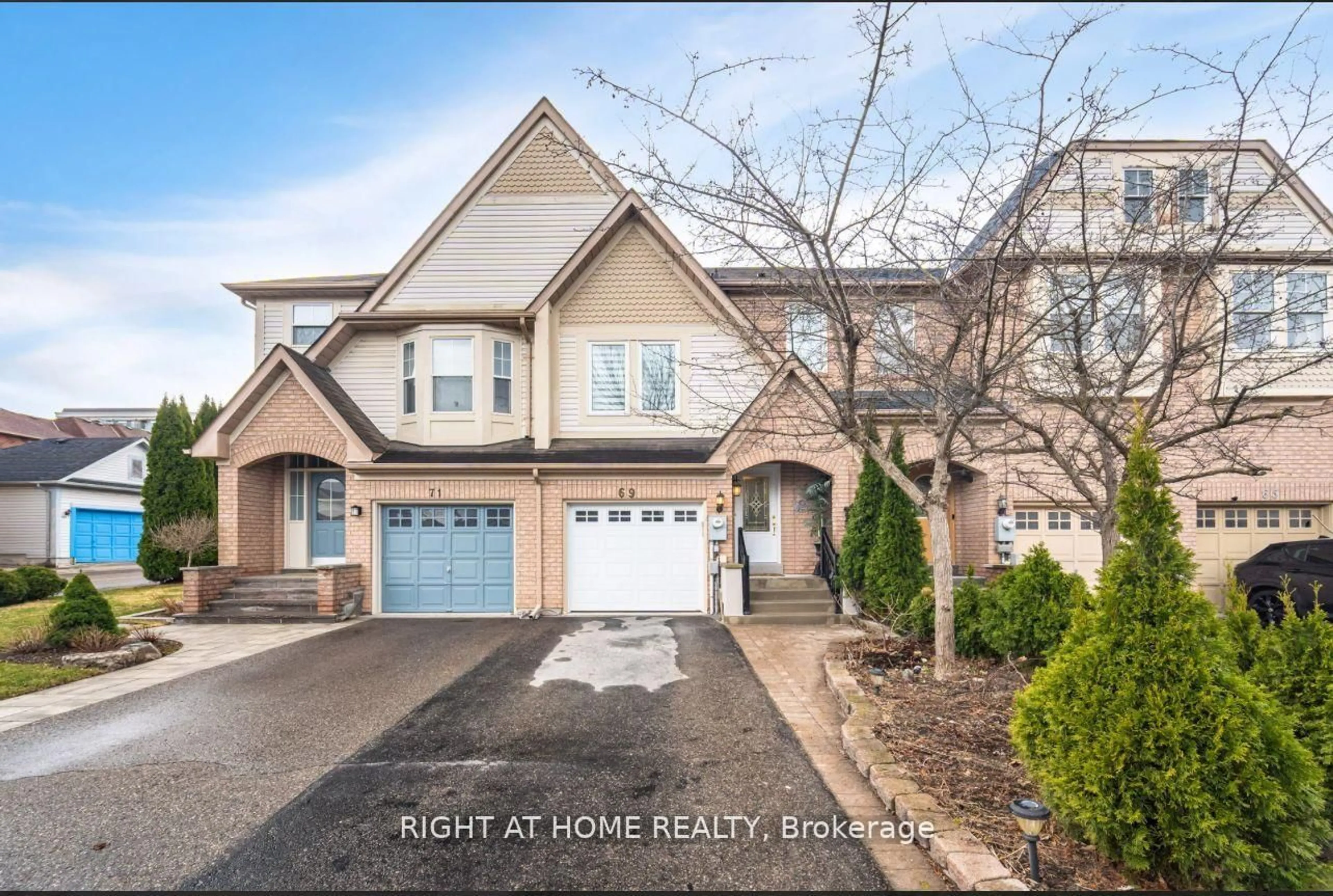 Unknown for 69 Evelyn Buck Lane, Aurora Ontario L4G 7J4