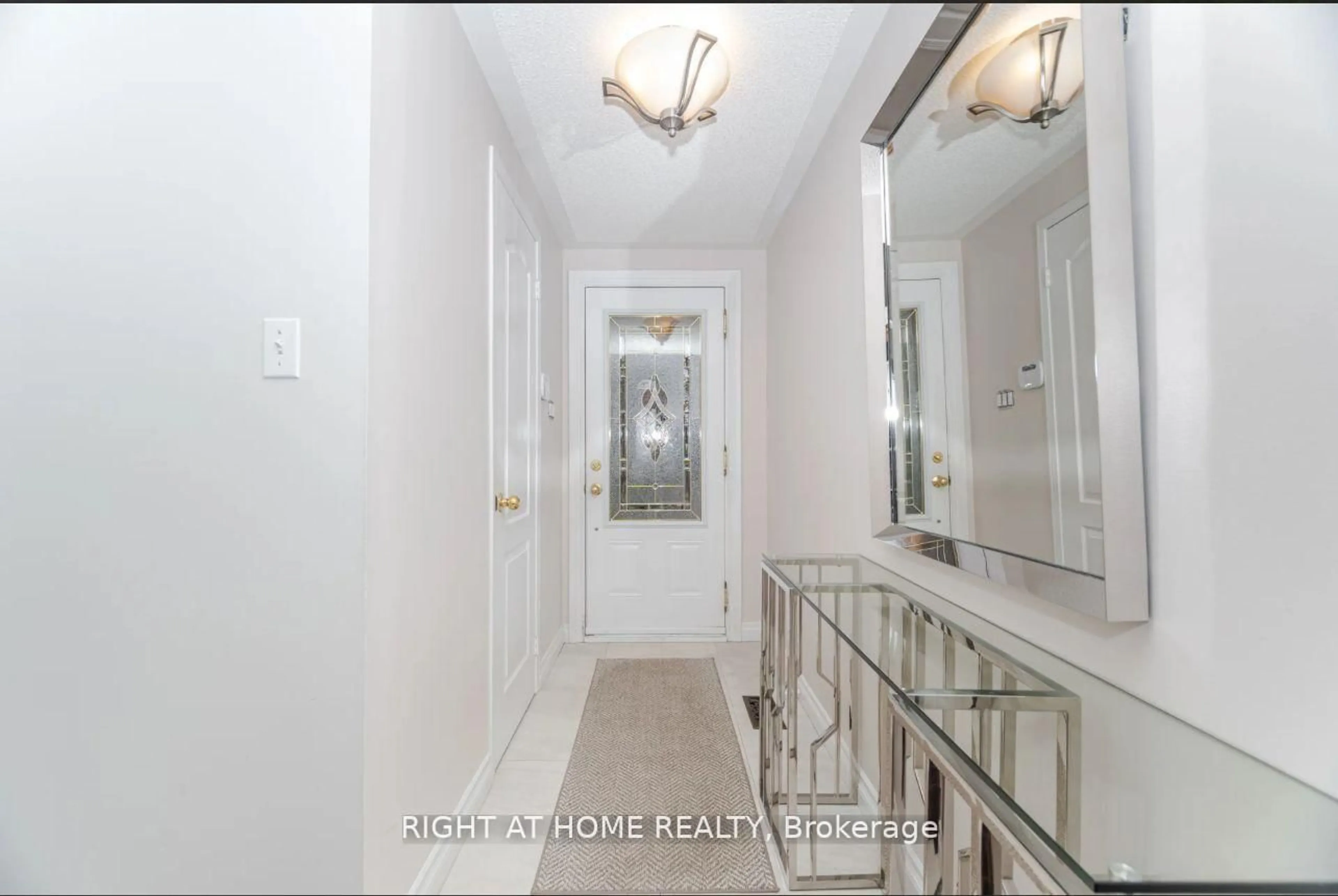 Indoor entryway for 69 Evelyn Buck Lane, Aurora Ontario L4G 7J4