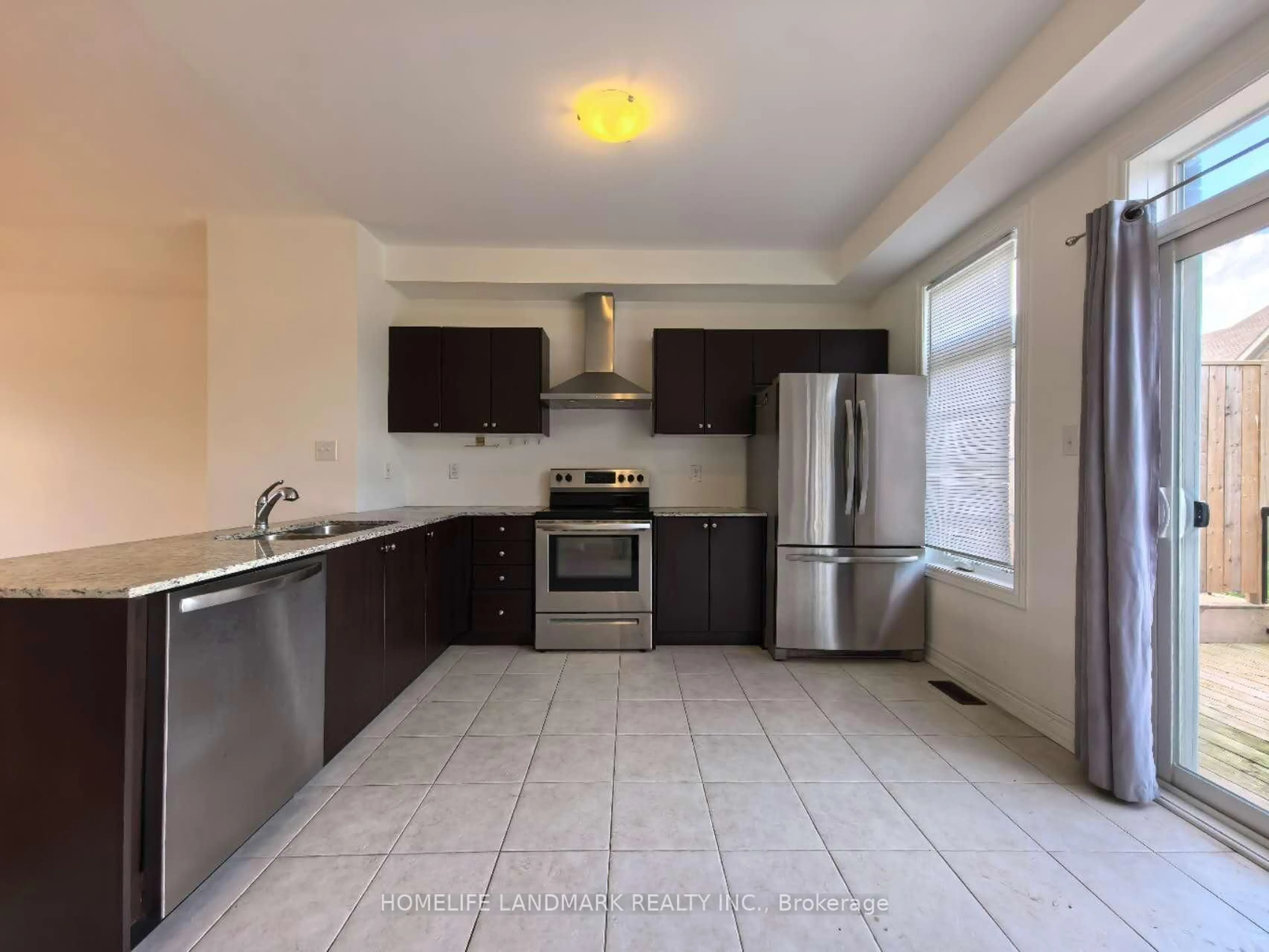 Standard kitchen, ceramic/tile floor for 280 King Rd, Richmond Hill Ontario L4E 1H3
