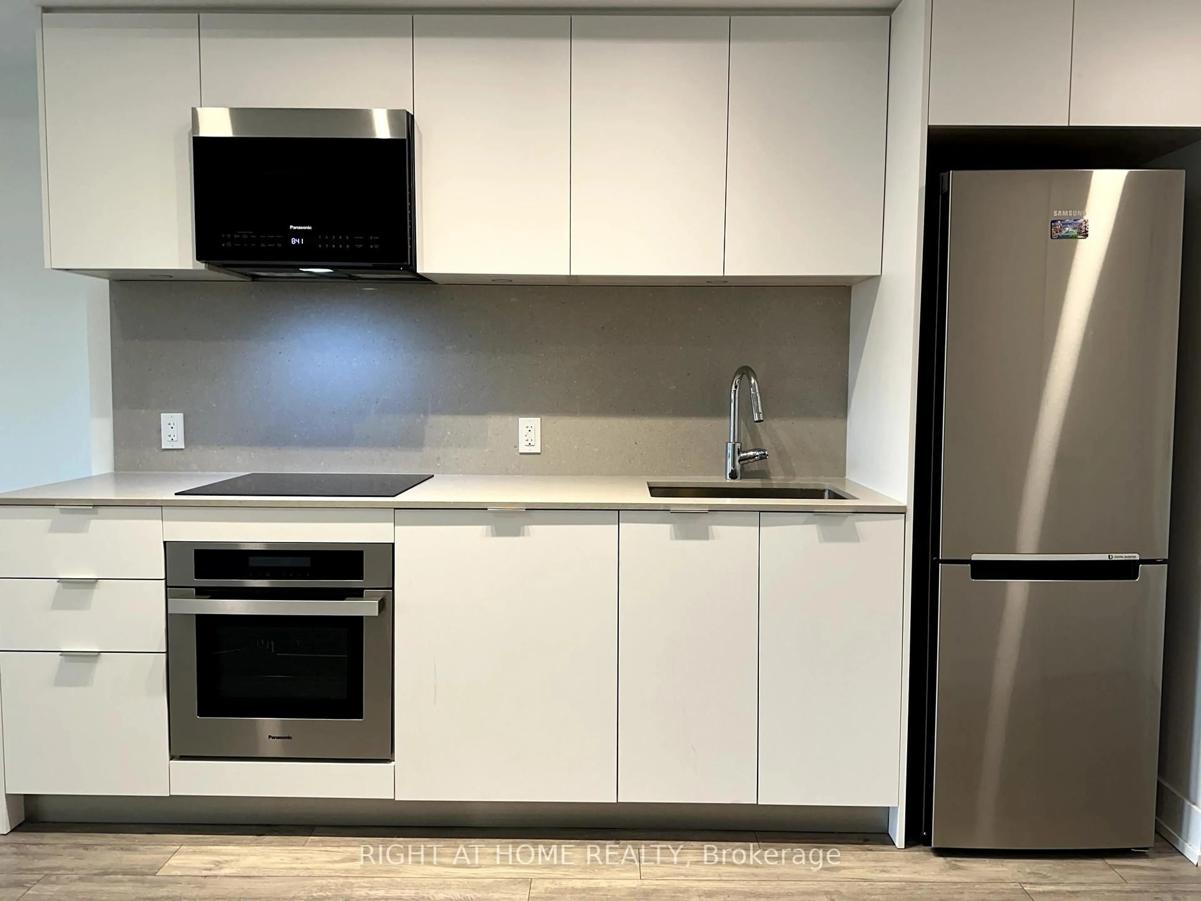 Standard kitchen, unknown for 8 CEDARLAND Dr #1005, Markham Ontario L6G 0H4